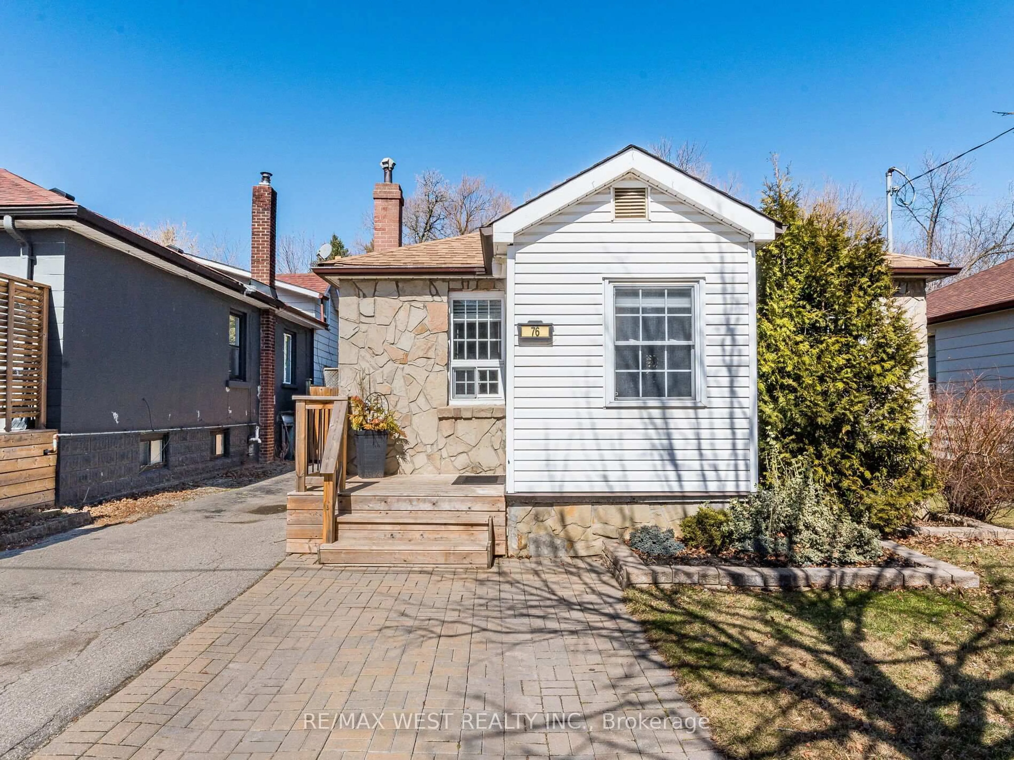 A pic from outside/outdoor area/front of a property/back of a property/a pic from drone, street for 76 Laburnham Ave, Toronto Ontario M8W 1S8