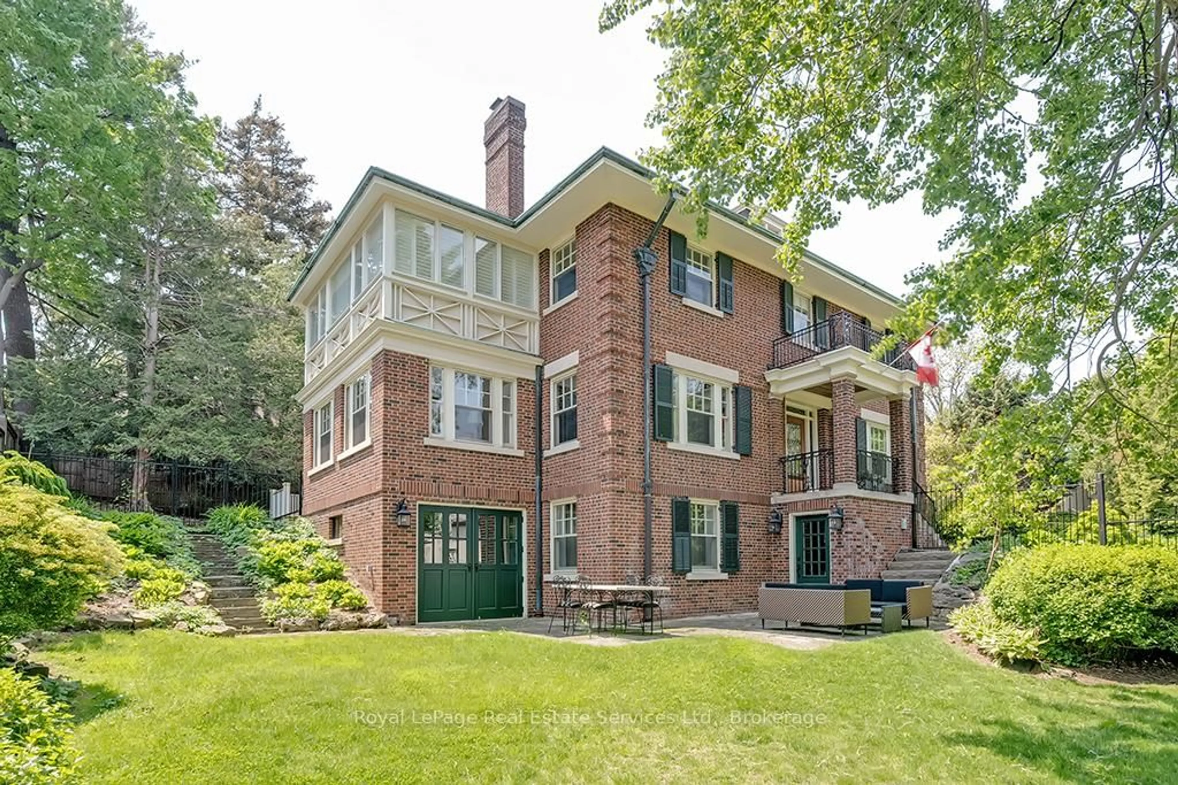 Home with brick exterior material, building for 184 King St, Oakville Ontario L6J 1B4