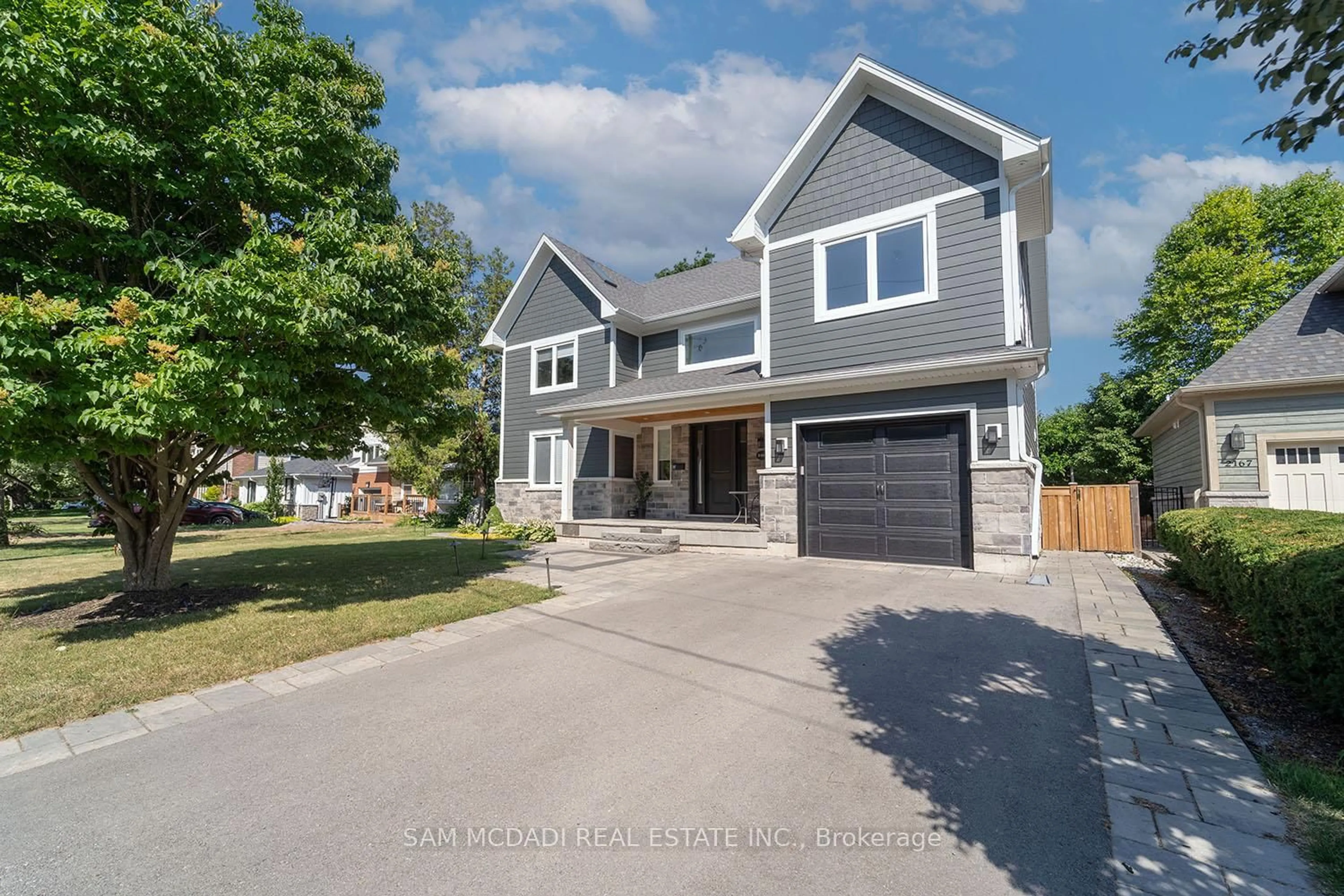 Home with vinyl exterior material, street for 2163 Deyncourt Dr, Burlington Ontario L7R 1W2