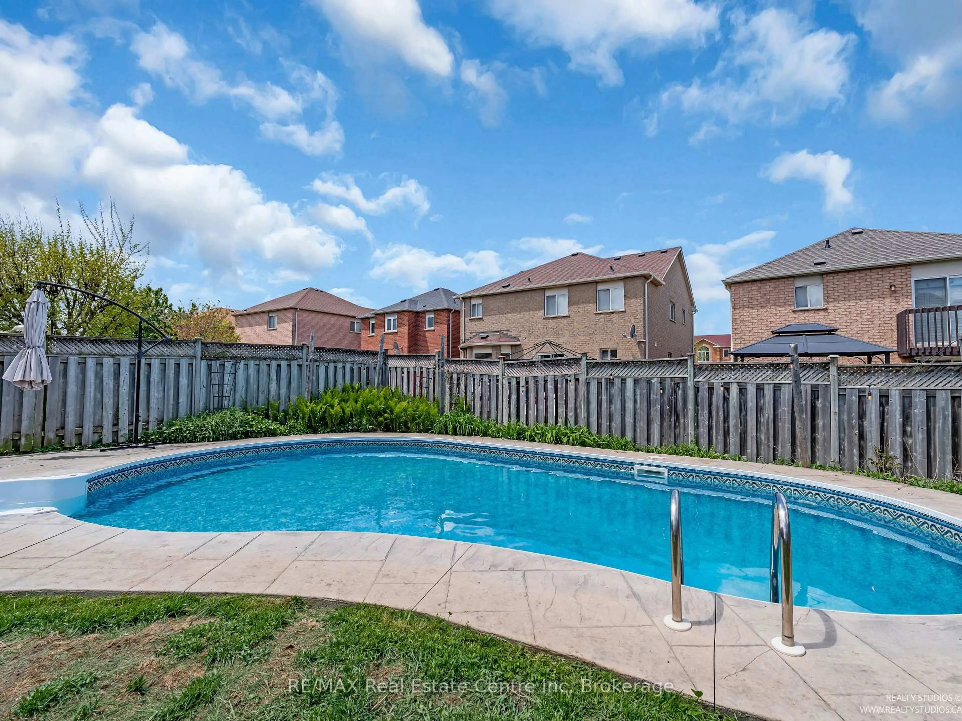 Pool for 52 Melissa Crt, Brampton Ontario L6X 4X1