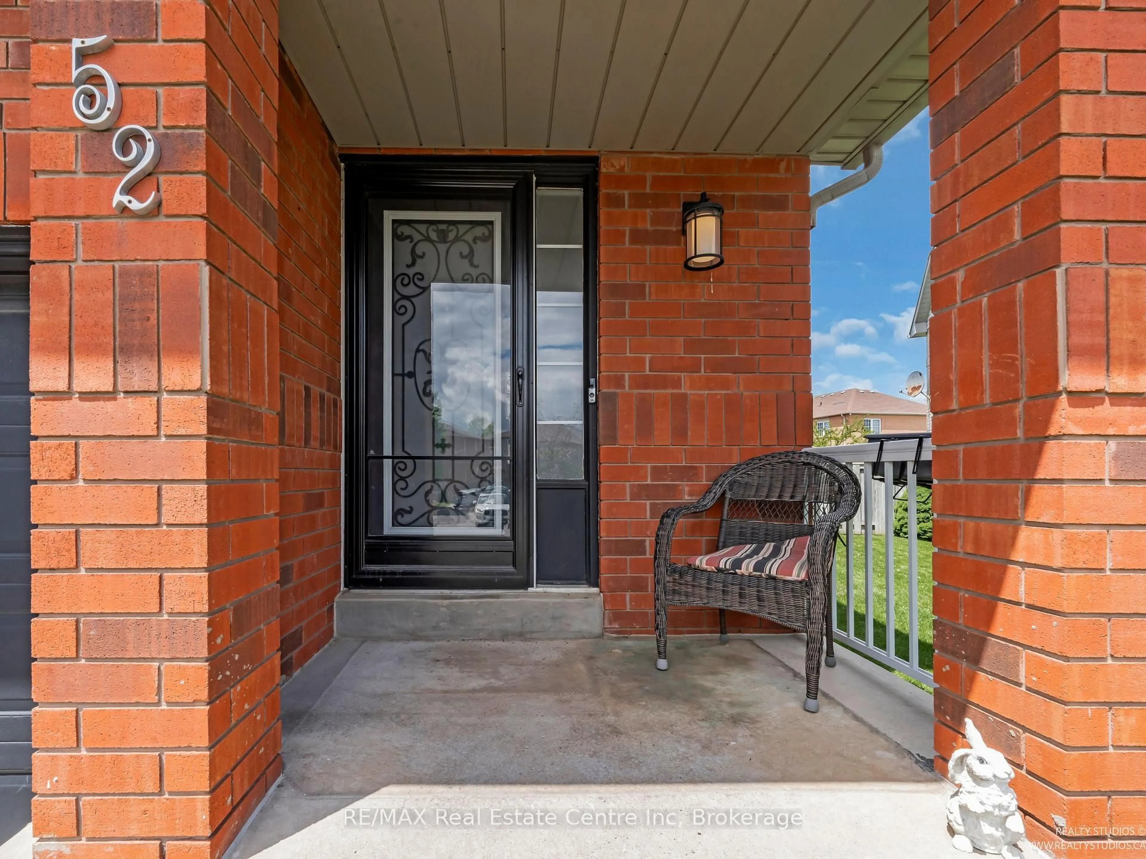 Indoor entryway for 52 Melissa Crt, Brampton Ontario L6X 4X1
