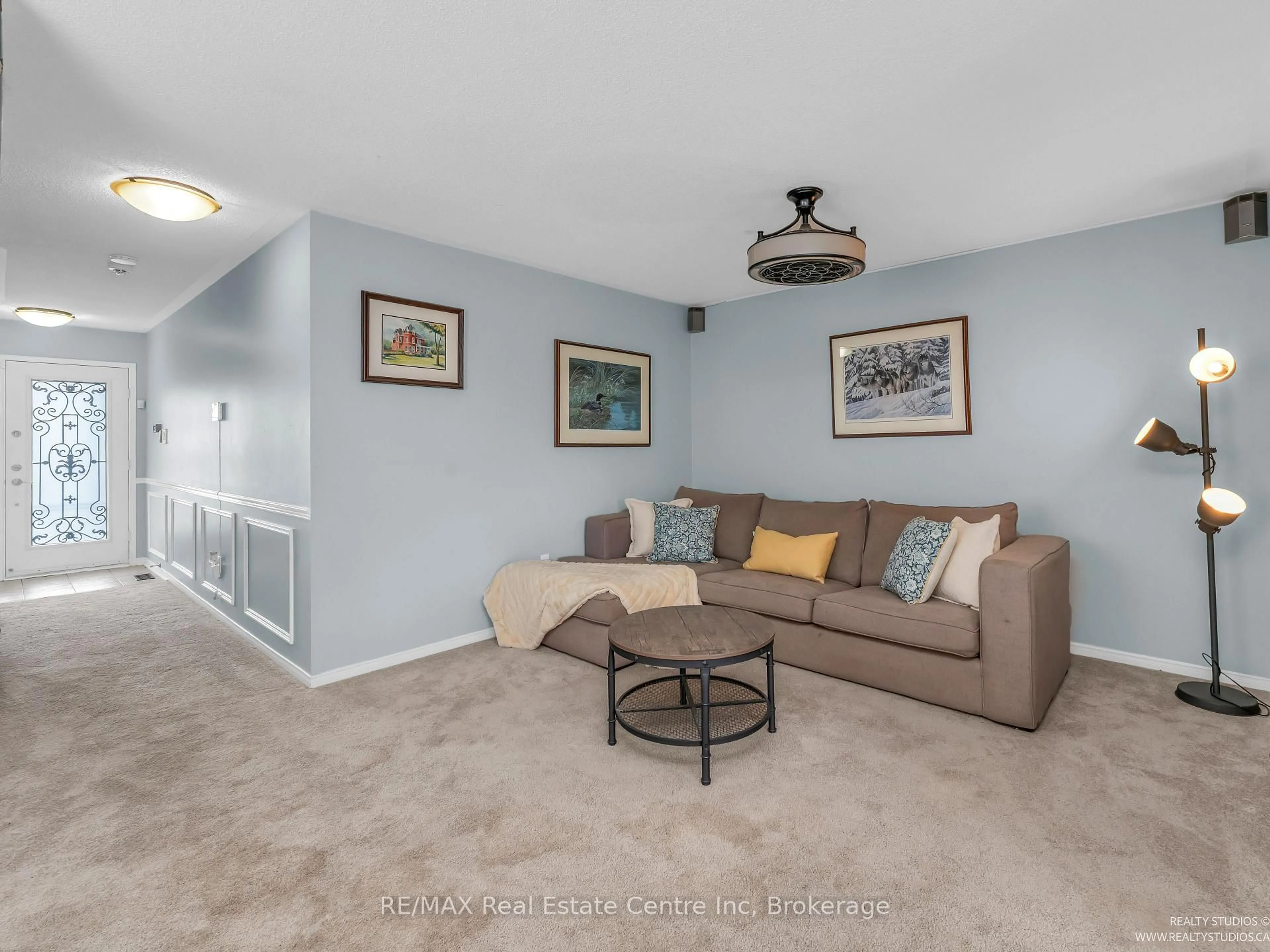 Living room with furniture, unknown for 52 Melissa Crt, Brampton Ontario L6X 4X1