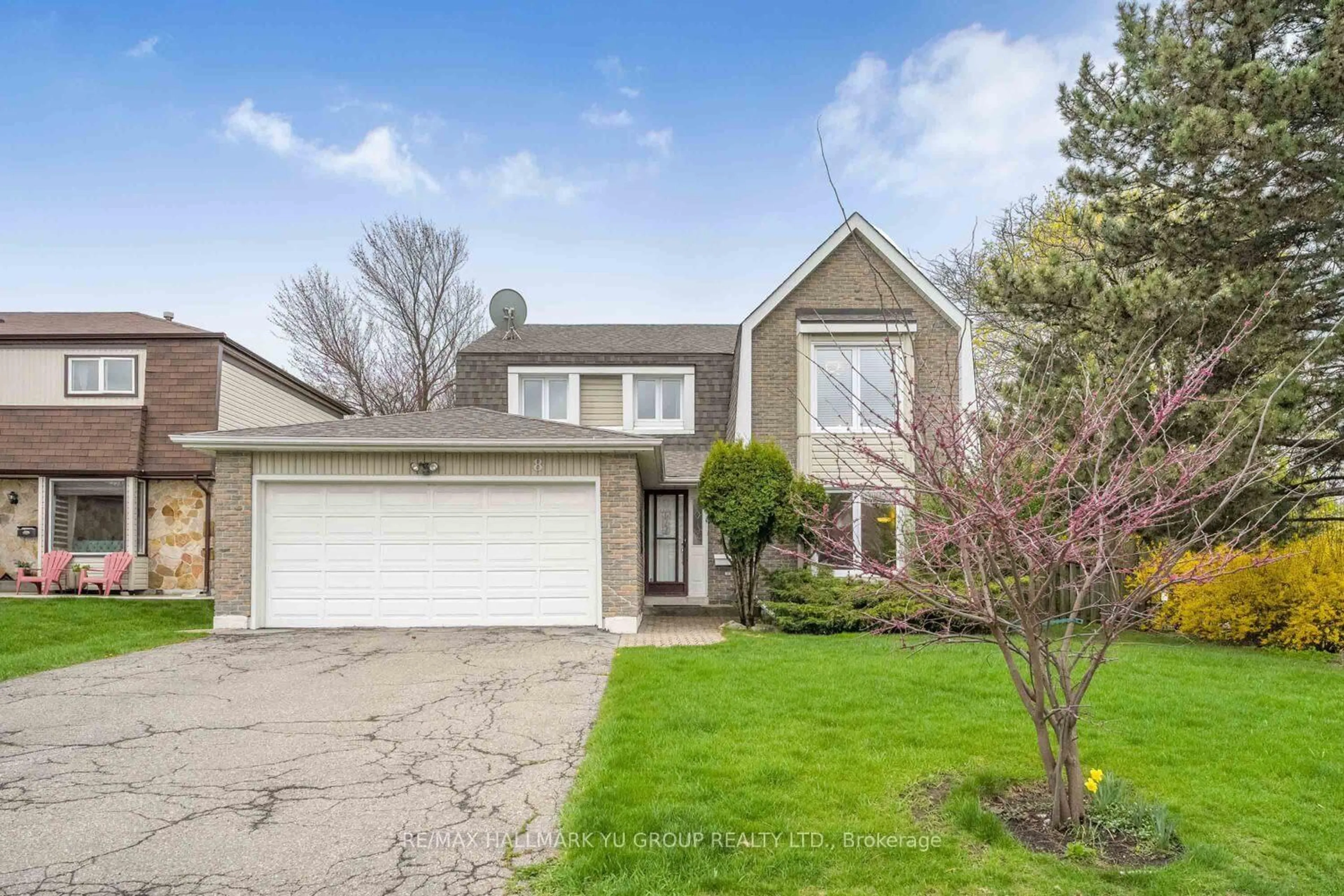 Home with vinyl exterior material, street for 8 Mansfield St, Brampton Ontario L6S 2Y3