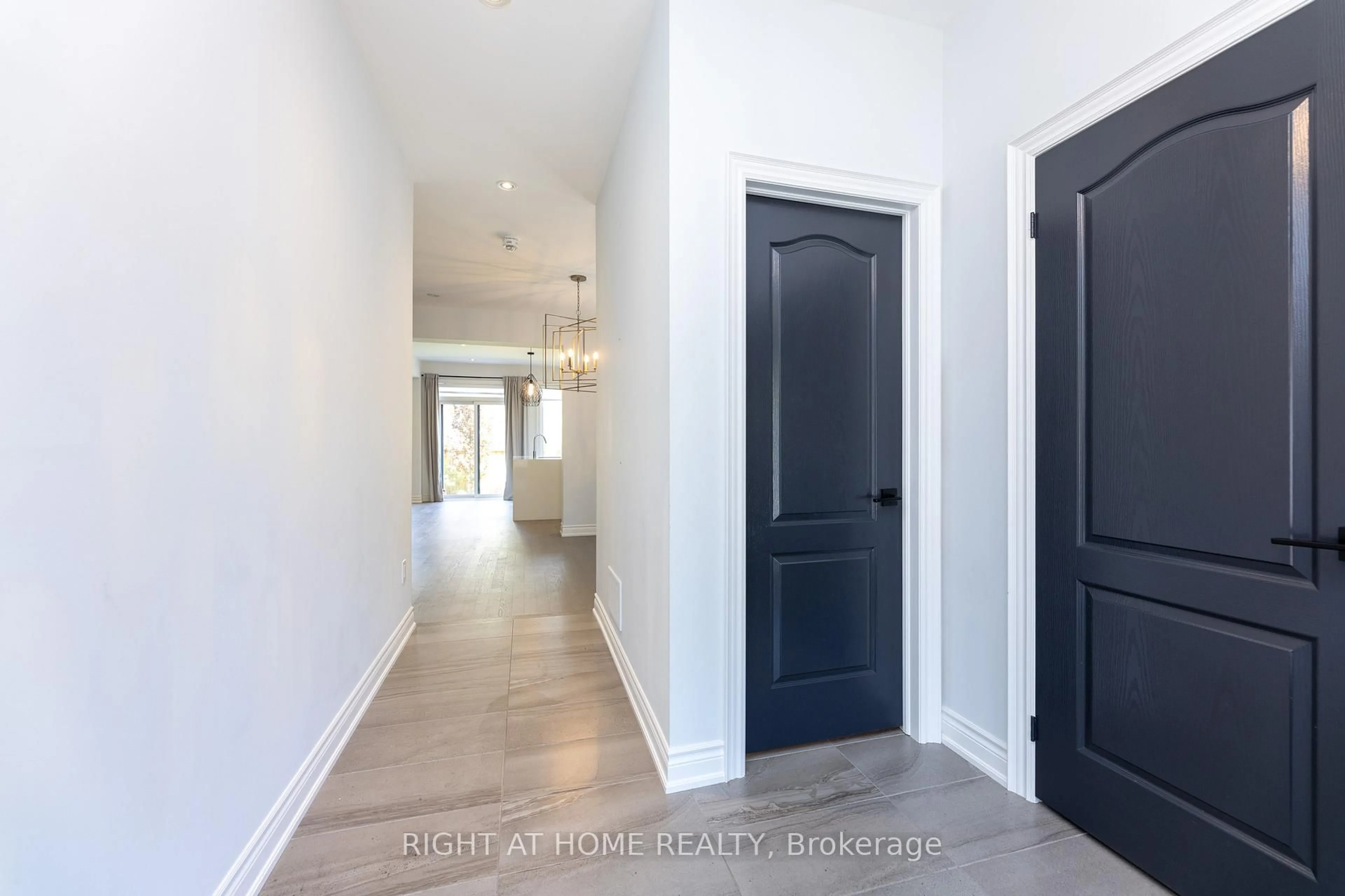 Indoor entryway for 1235 Mcphedran Pt, Milton Ontario L9E 1J8