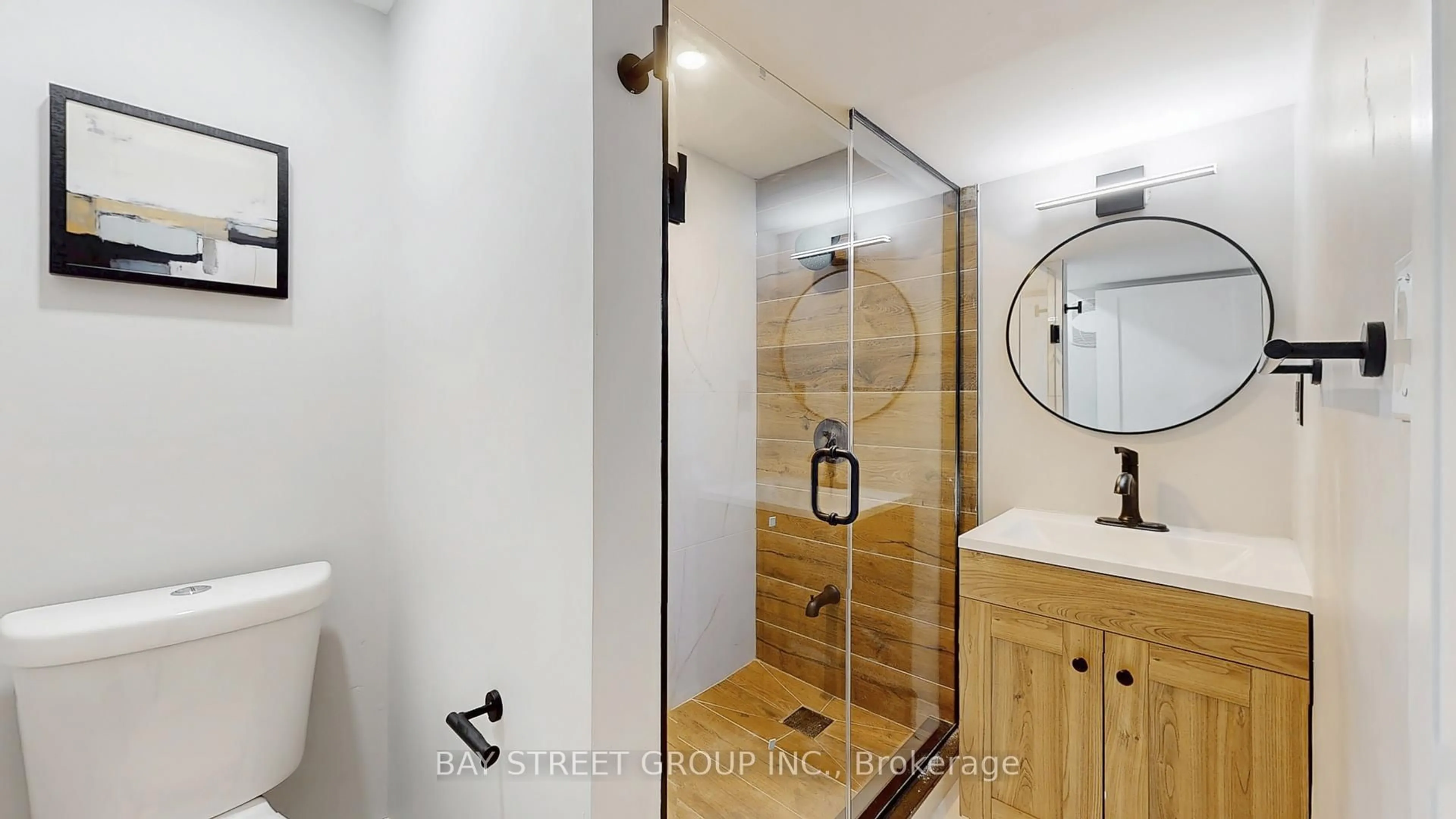 Standard bathroom, ceramic/tile floor for 4022 Bloor St, Toronto Ontario M9B 1M5
