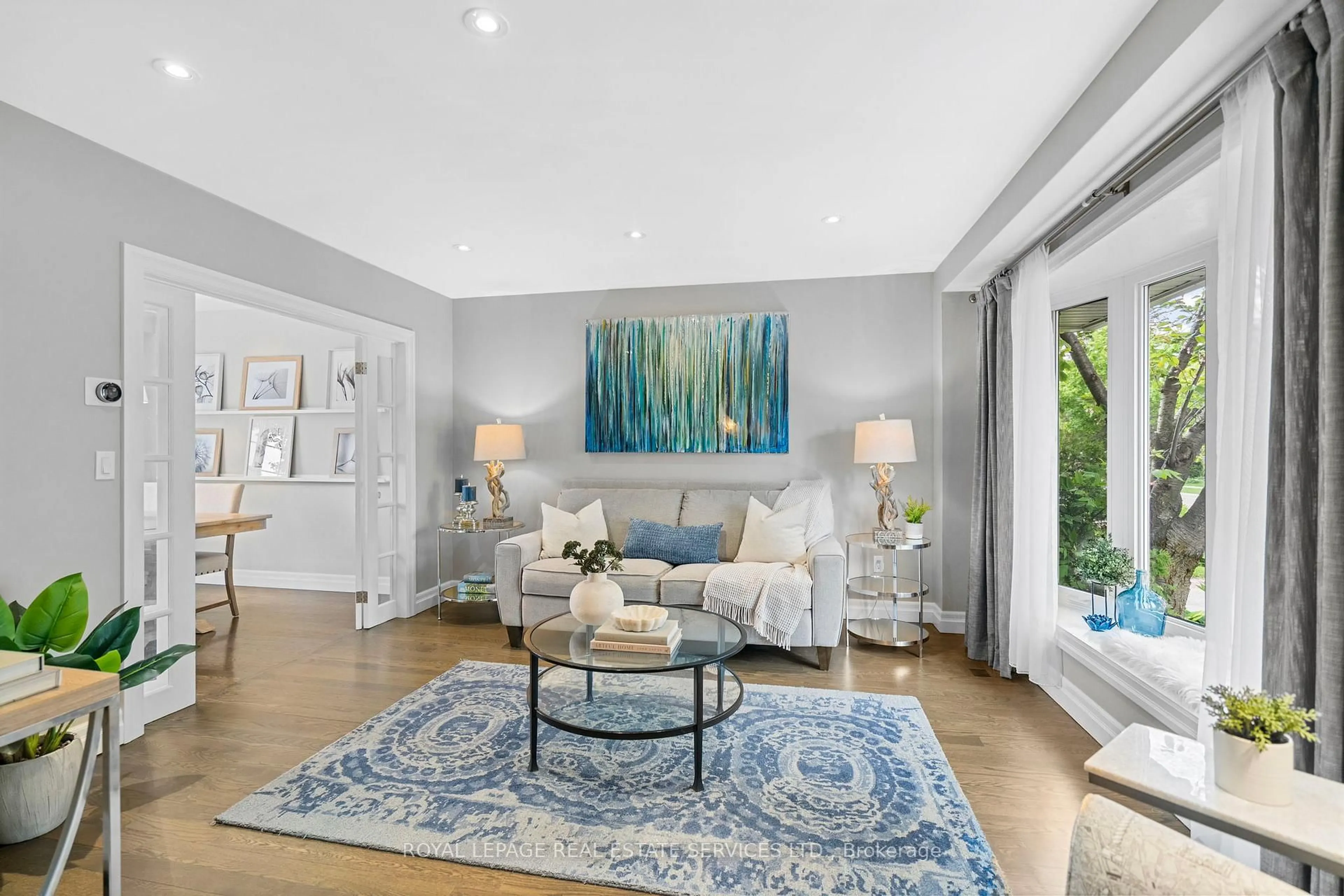 Living room with furniture, unknown for 2164 Perran Dr, Mississauga Ontario L5K 1M1