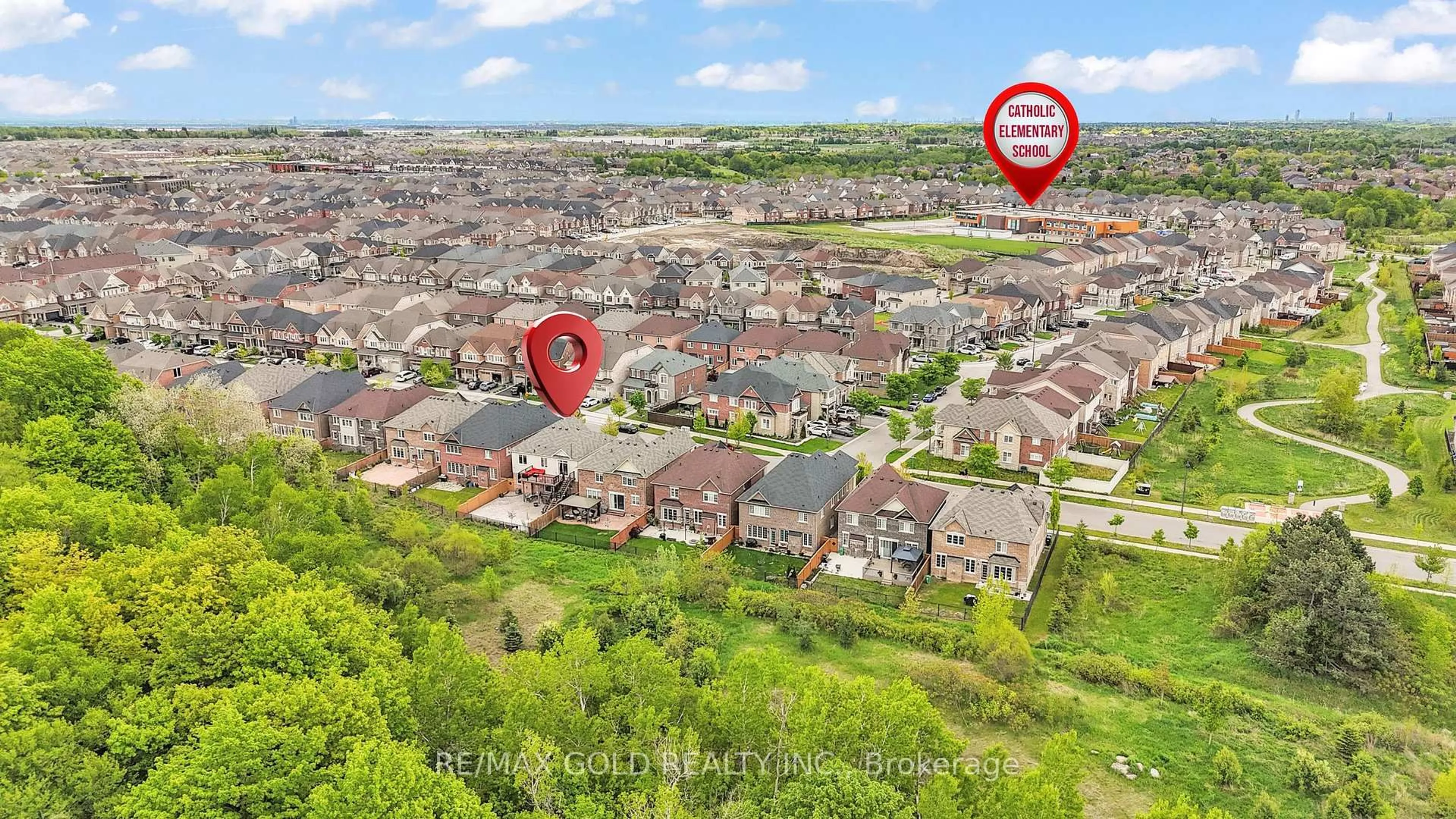 A pic from outside/outdoor area/front of a property/back of a property/a pic from drone, street for 88 Newhouse Blvd, Caledon Ontario L7C 4E4