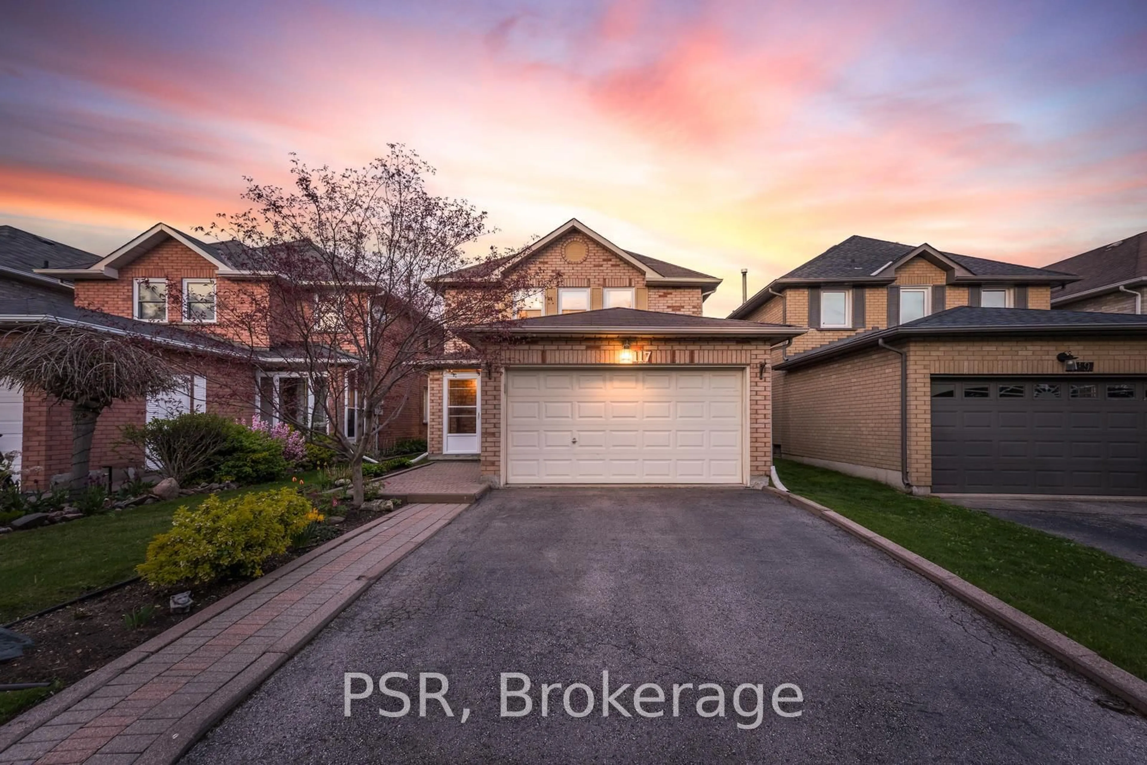 A pic from outside/outdoor area/front of a property/back of a property/a pic from drone, street for 117 Richvale Dr, Brampton Ontario L6Z 4G4