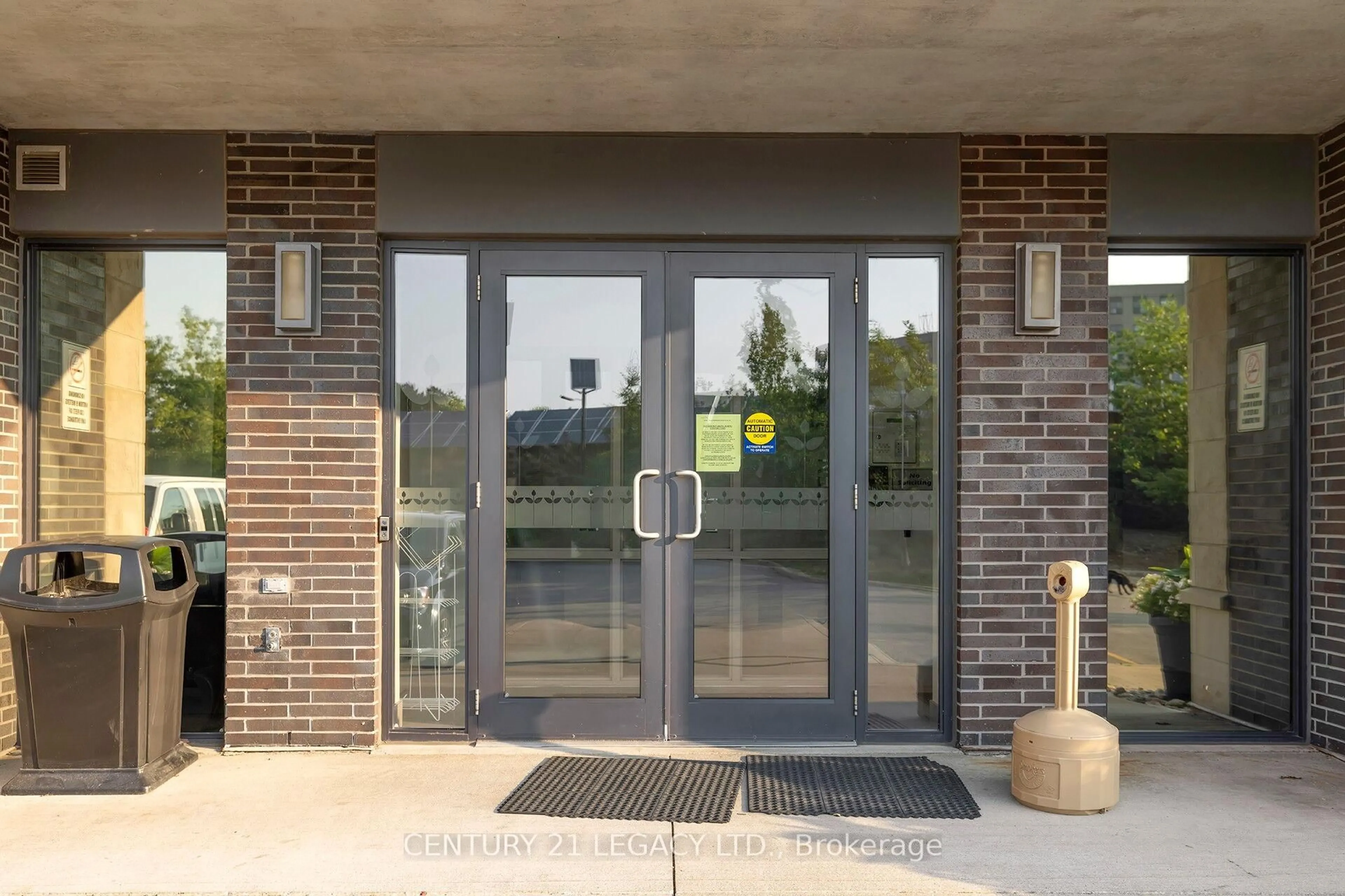 Indoor foyer for 383 Main St #424, Milton Ontario L9T 8K8