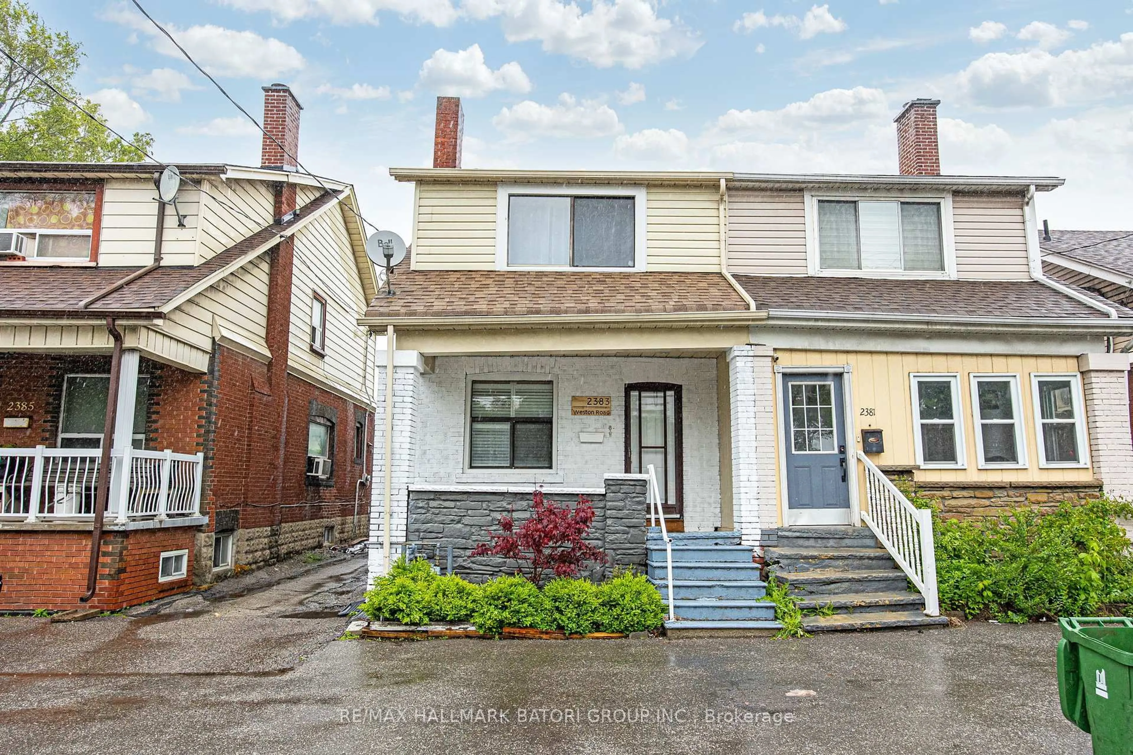 Home with vinyl exterior material, street for 2383 Weston Rd, Toronto Ontario M9N 1Z8