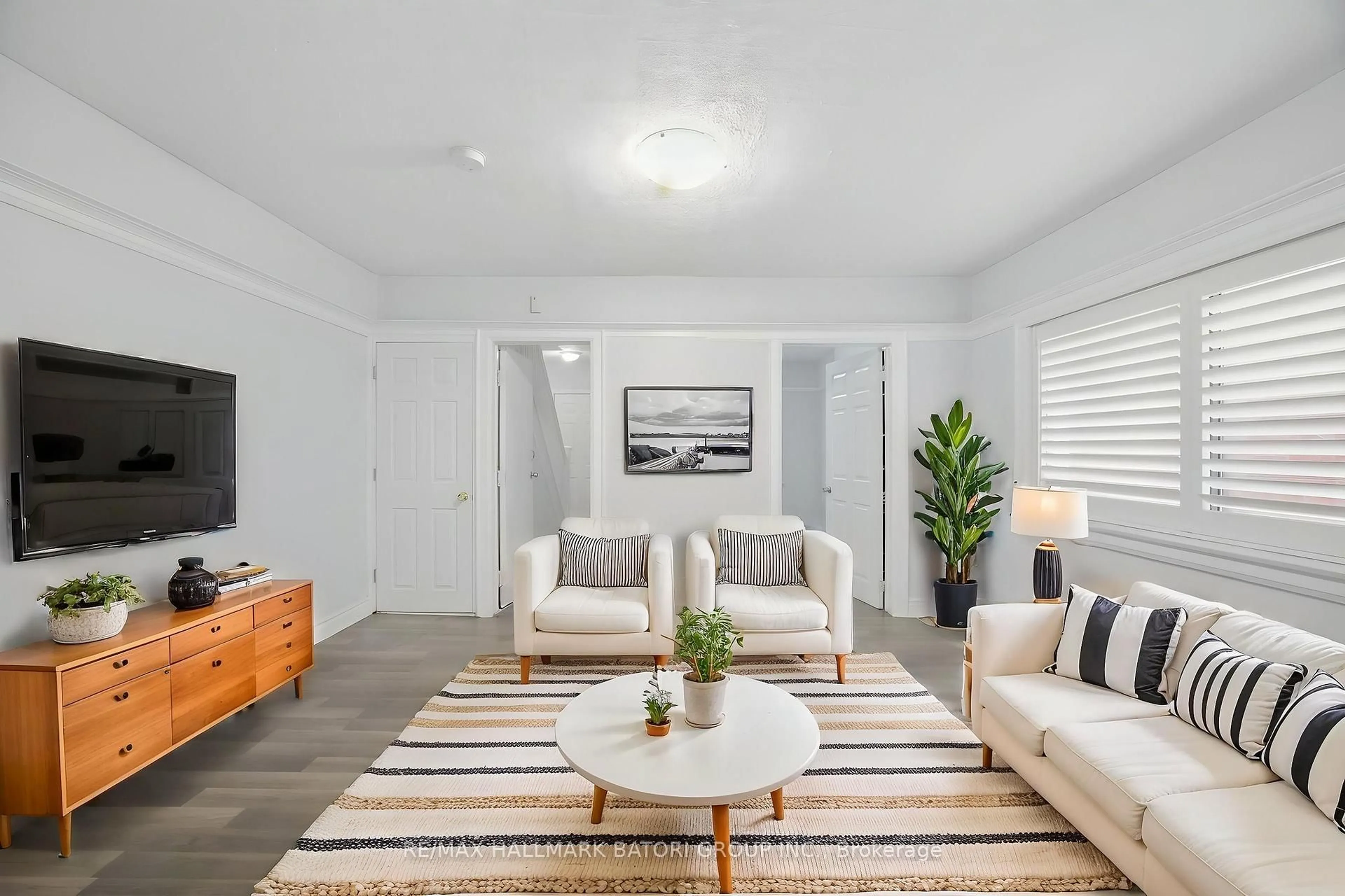 Living room with furniture, unknown for 2383 Weston Rd, Toronto Ontario M9N 1Z8