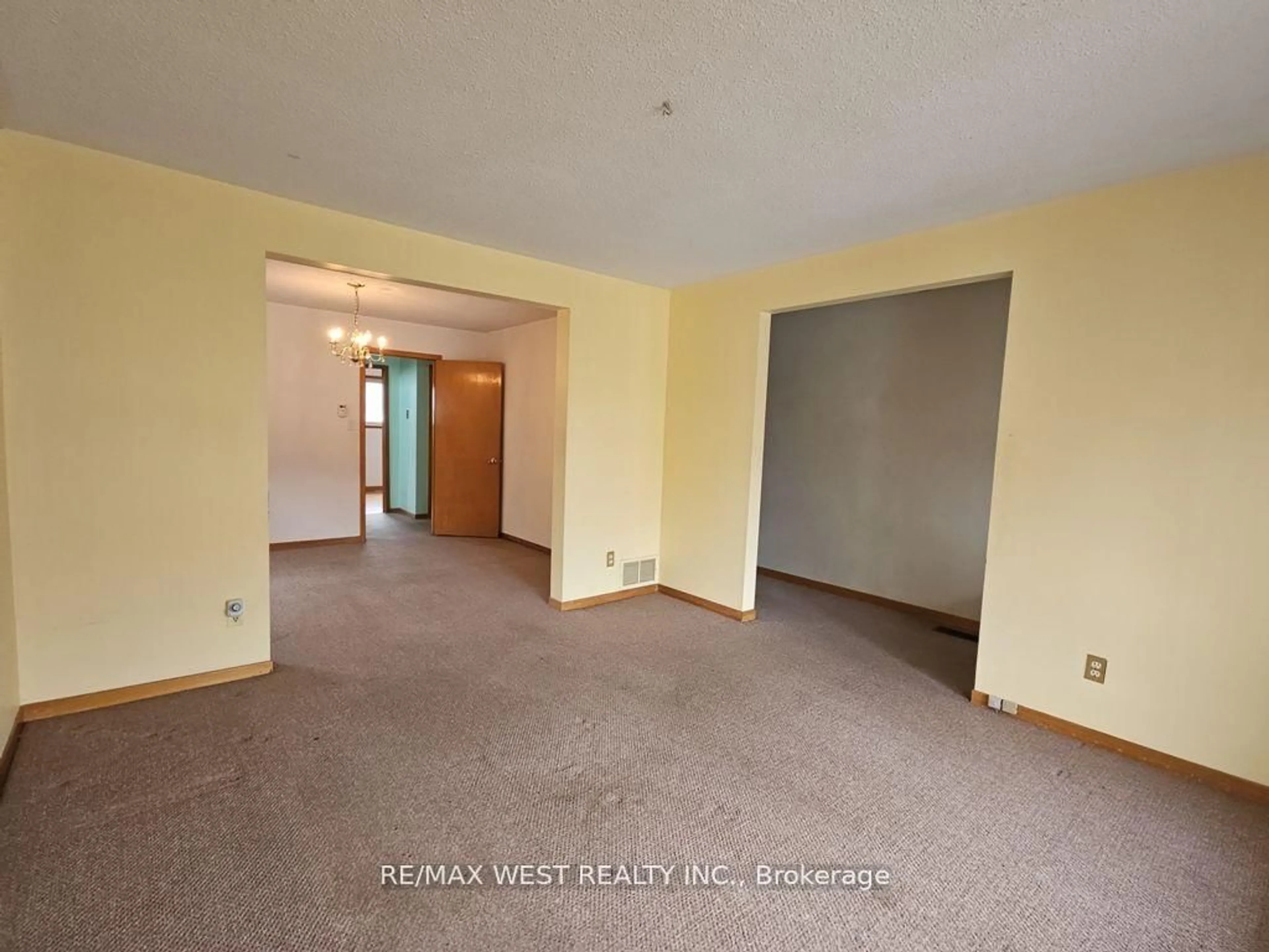 A pic of a room for 385 Kipling Ave, Toronto Ontario M8V 3K8