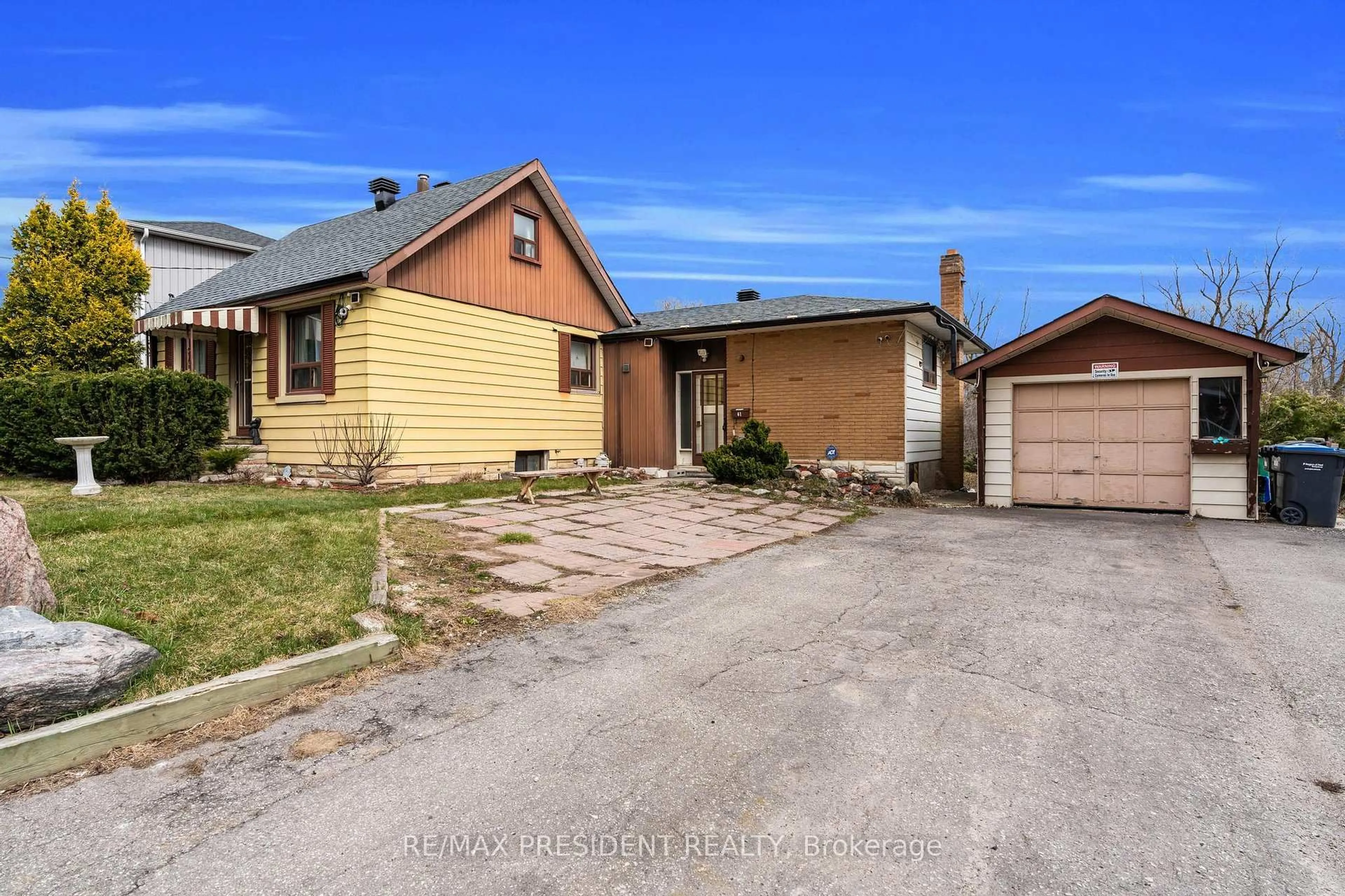 A pic from outside/outdoor area/front of a property/back of a property/a pic from drone, street for 61 Royce Ave, Brampton Ontario L6Y 1J8
