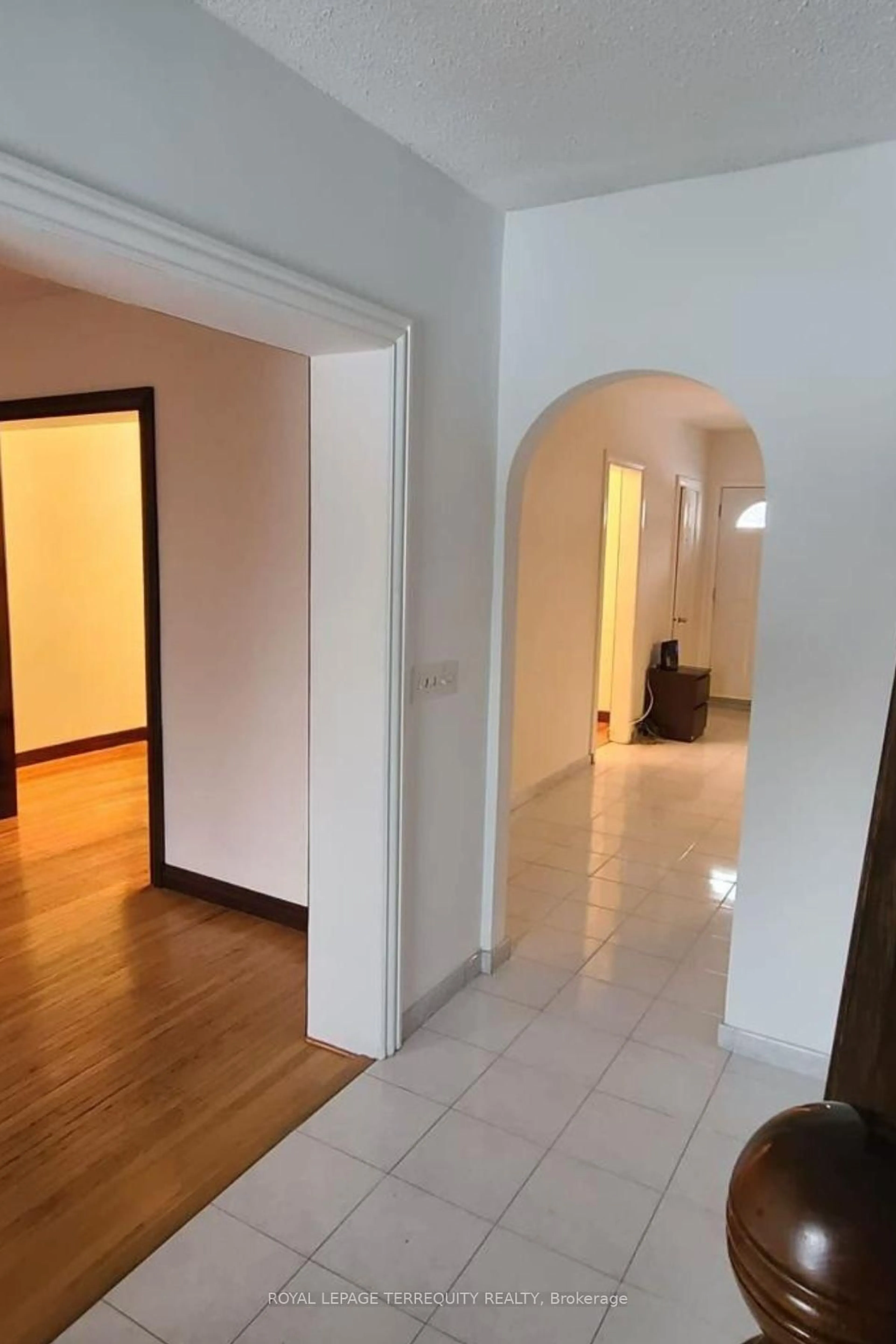 Indoor foyer for 578 Durie St, Toronto Ontario M6S 3H1