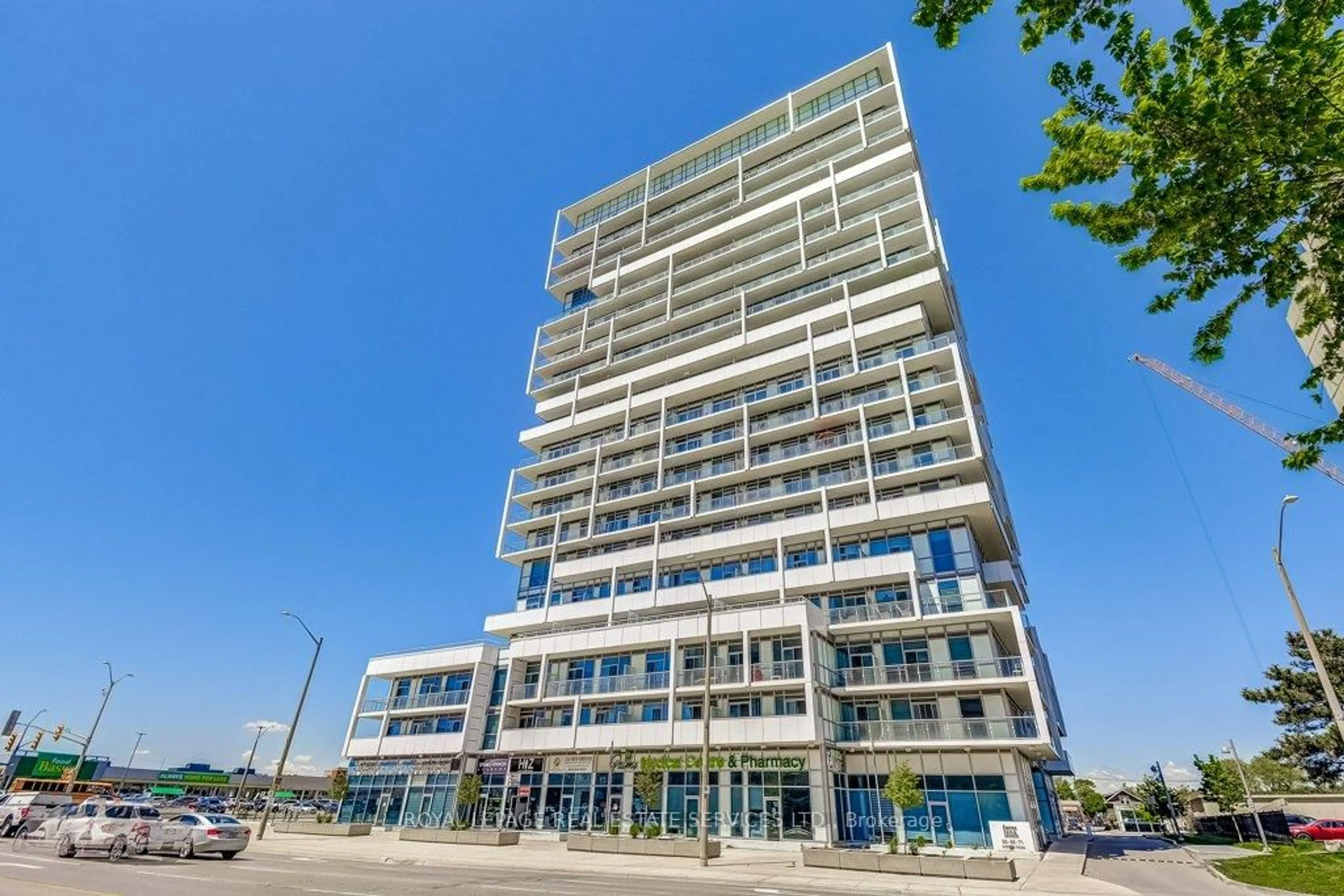 Indoor foyer for 55 Speers Rd #701, Oakville Ontario L6K 0H9