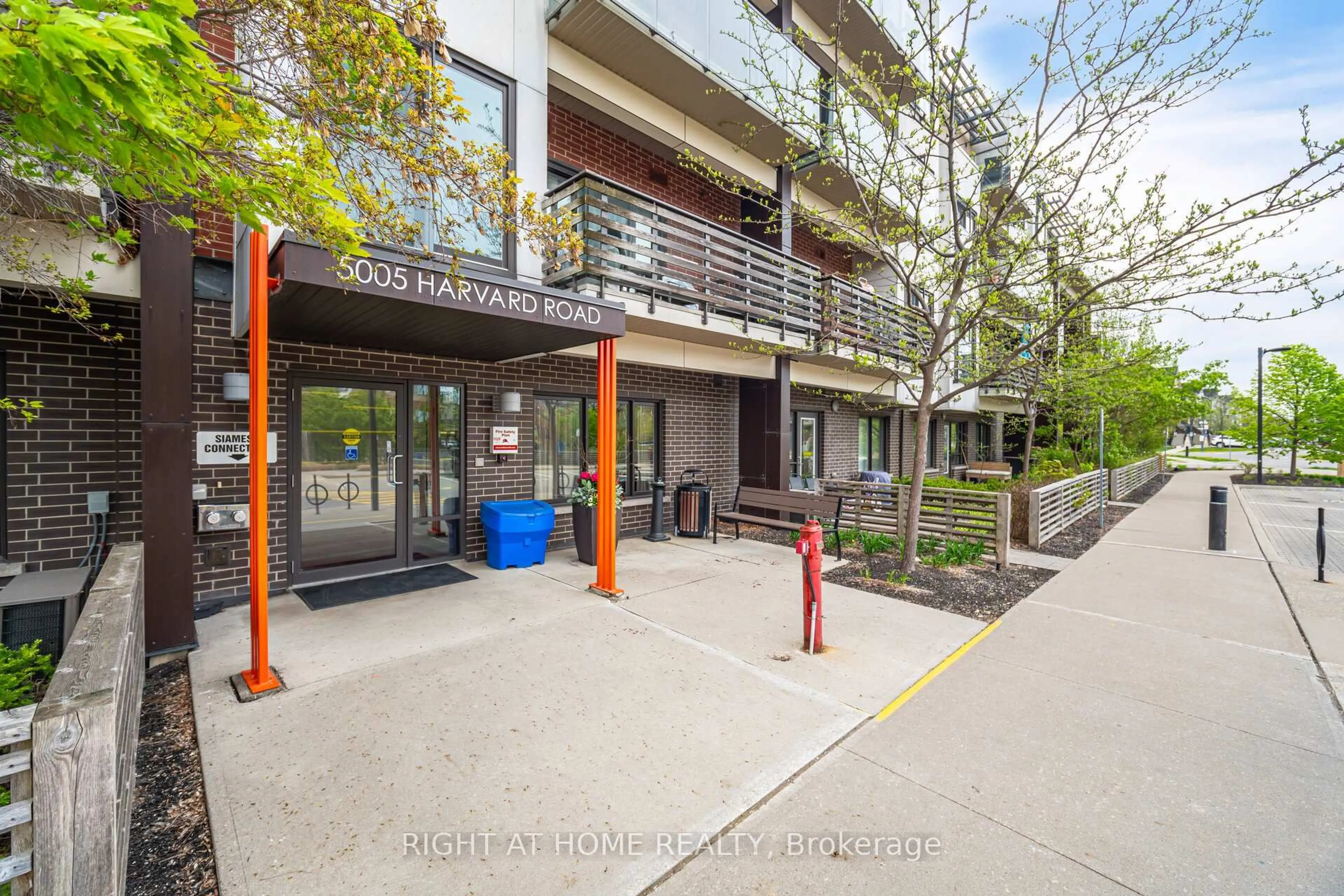 Unknown for 5005 harvard Rd #310, Mississauga Ontario L5M 0W5