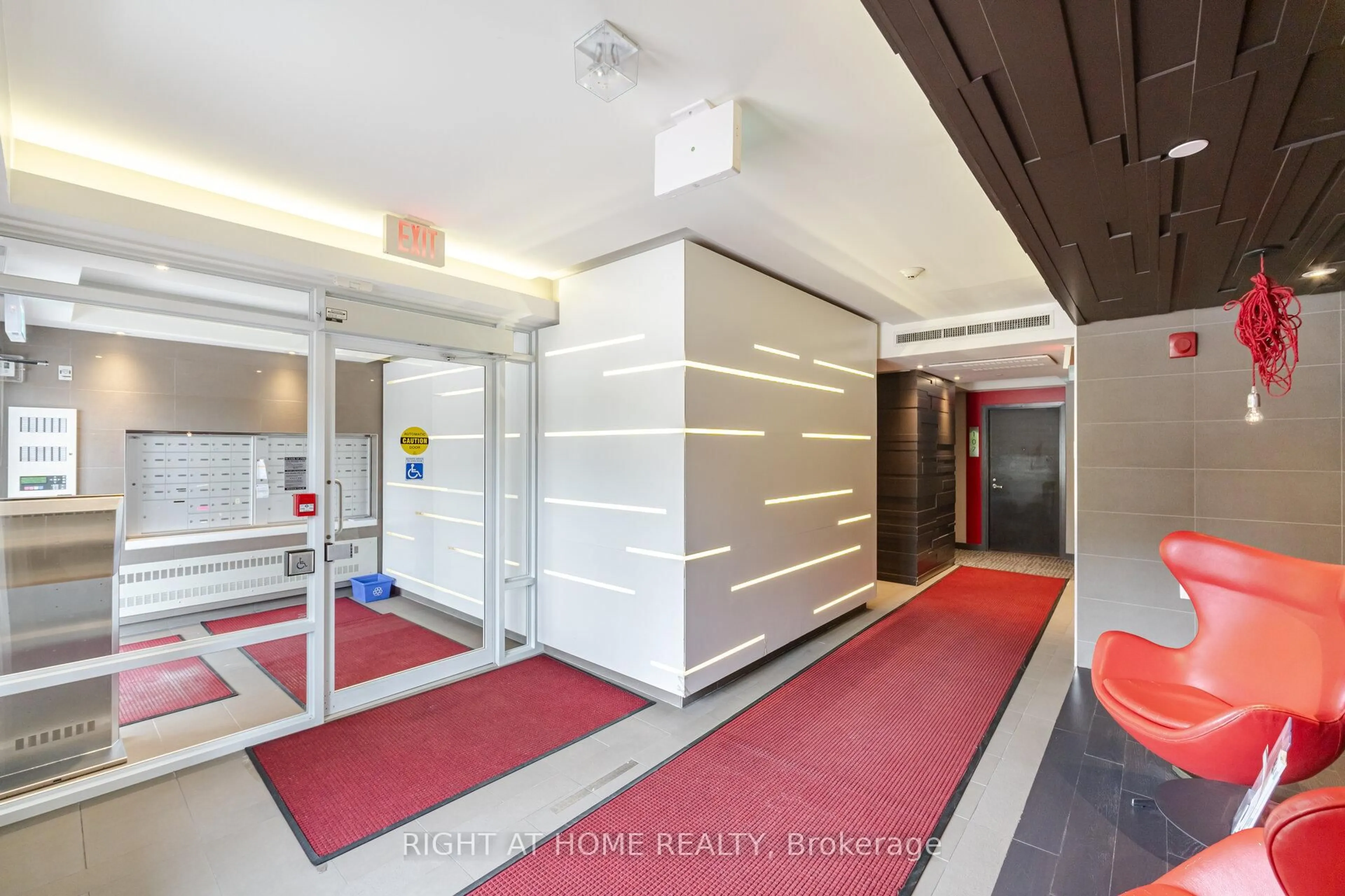 Indoor foyer for 5005 harvard Rd #310, Mississauga Ontario L5M 0W5