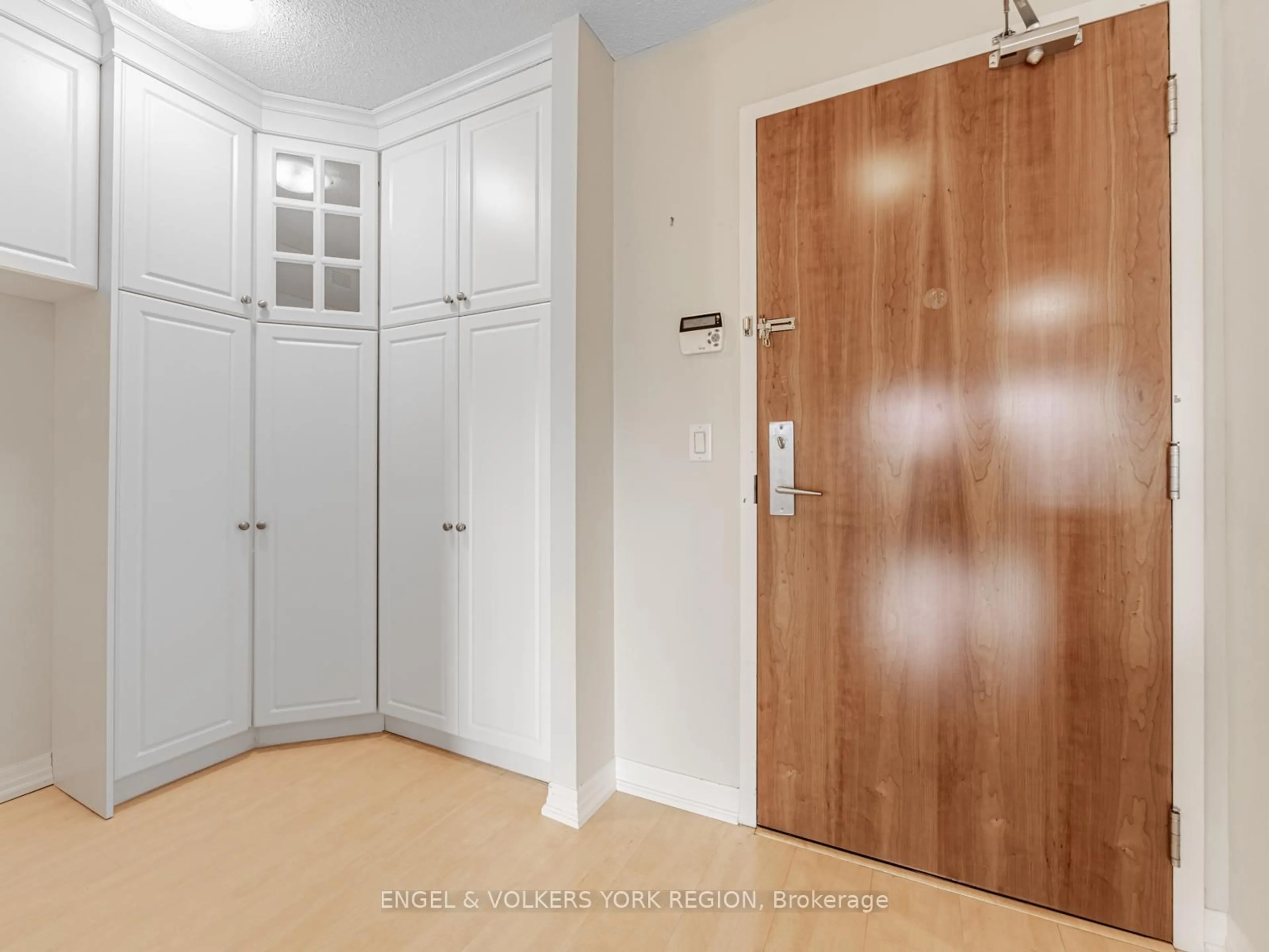 Indoor entryway for 1403 Royal York Rd #1207, Toronto Ontario M9P 0A1