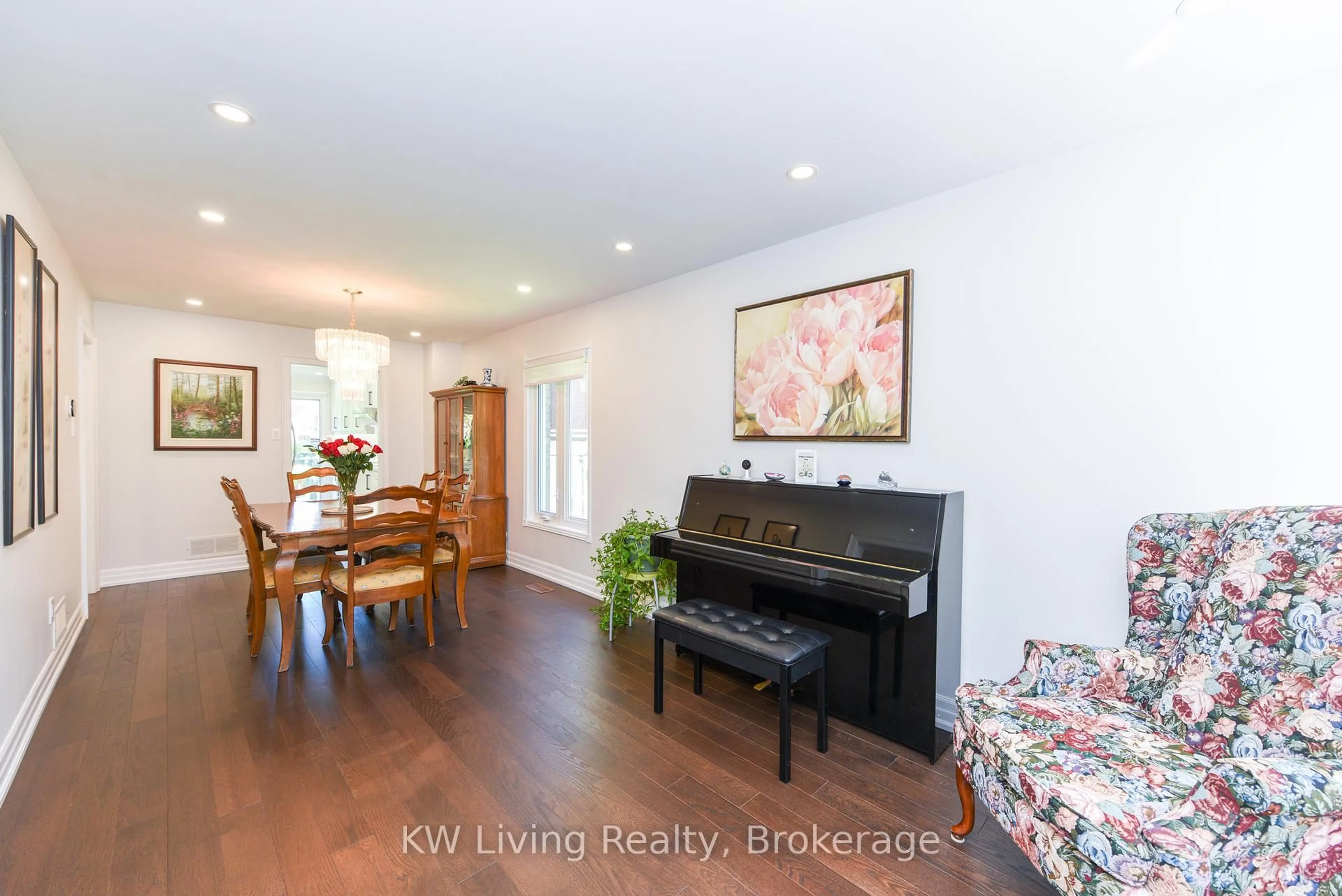 Indoor entryway for 5055 Moulin Rouge Cres, Mississauga Ontario L5V 1R5