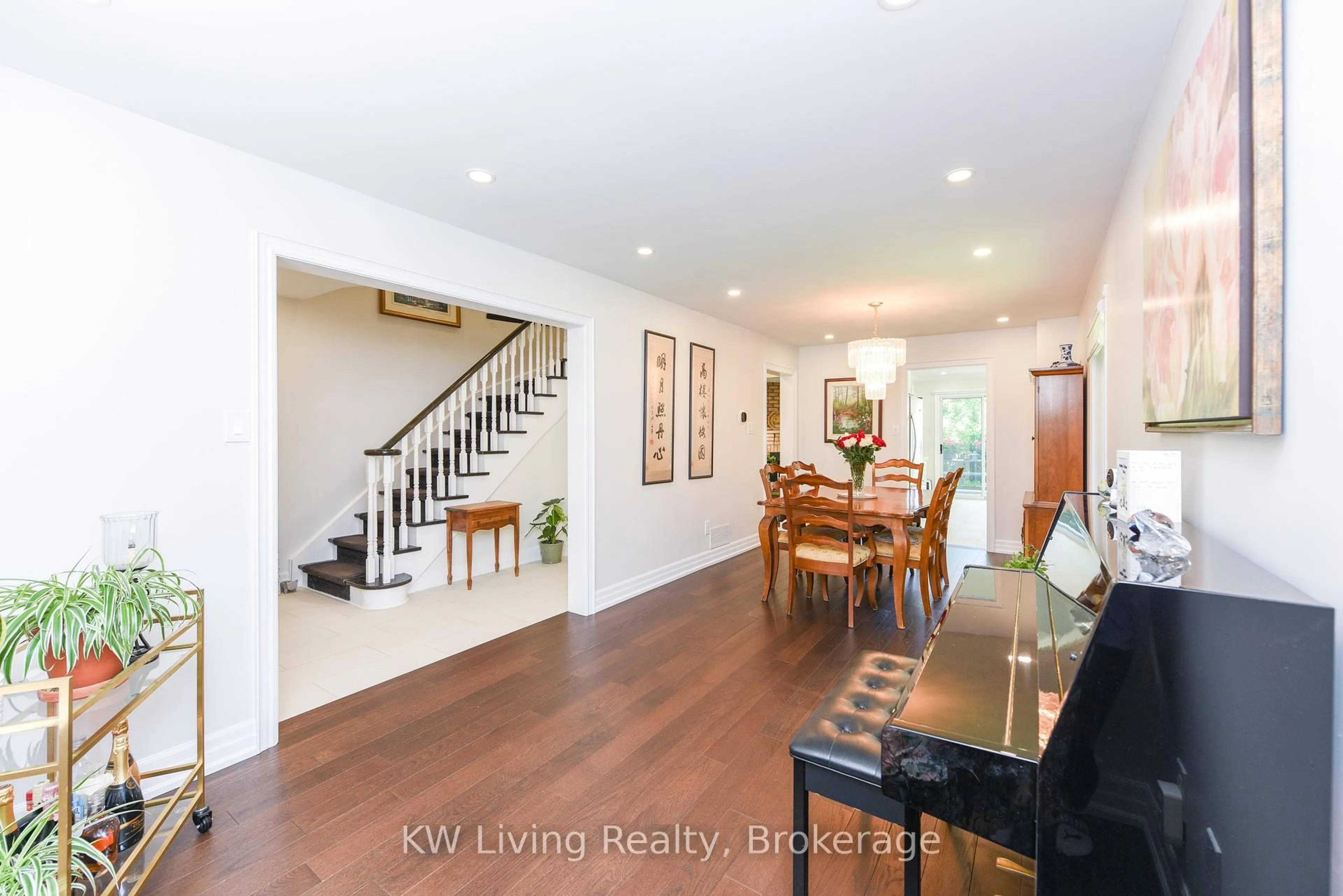 Unknown for 5055 Moulin Rouge Cres, Mississauga Ontario L5V 1R5