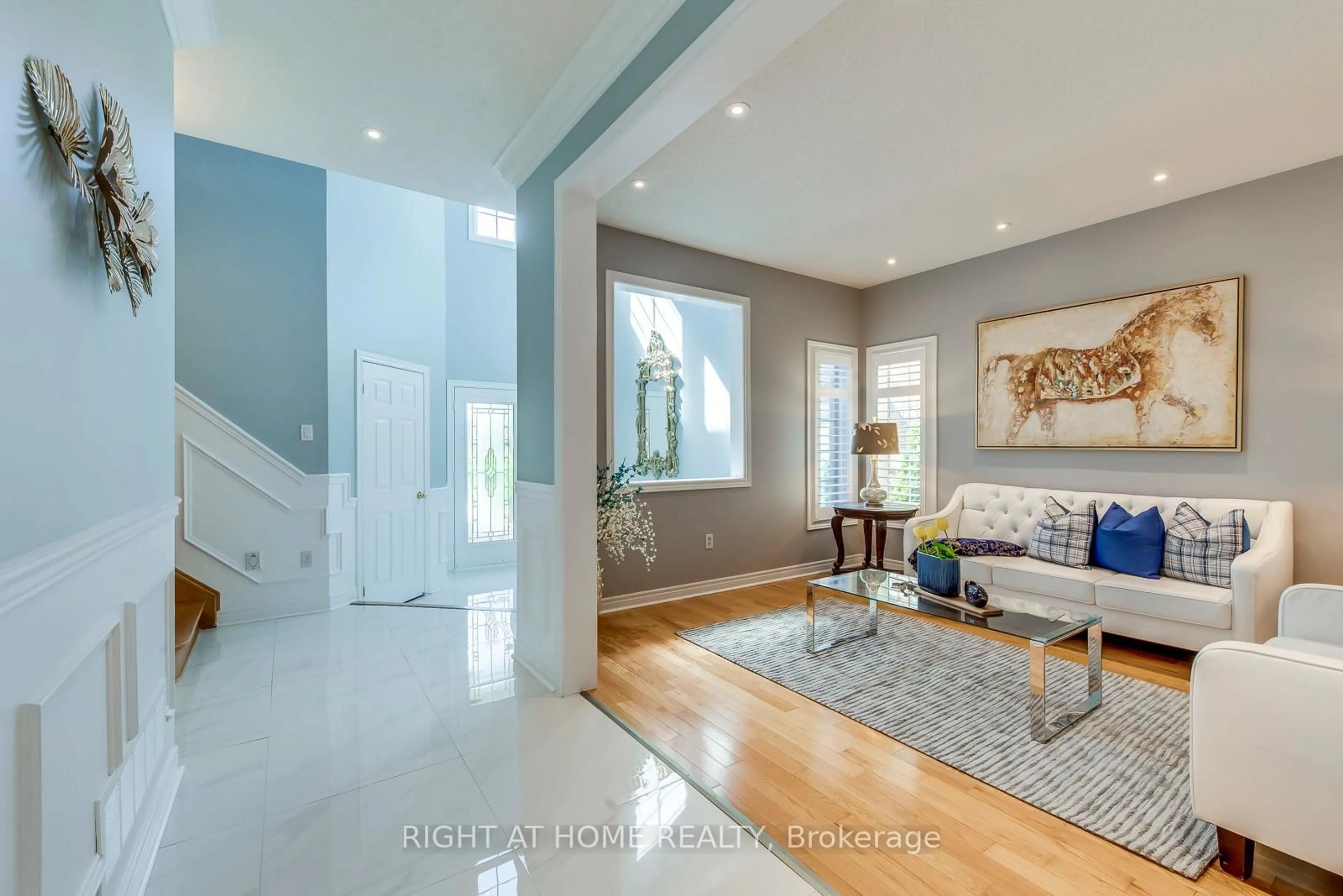 Indoor entryway for 3465 Aquinas Ave, Mississauga Ontario L5M 7L3