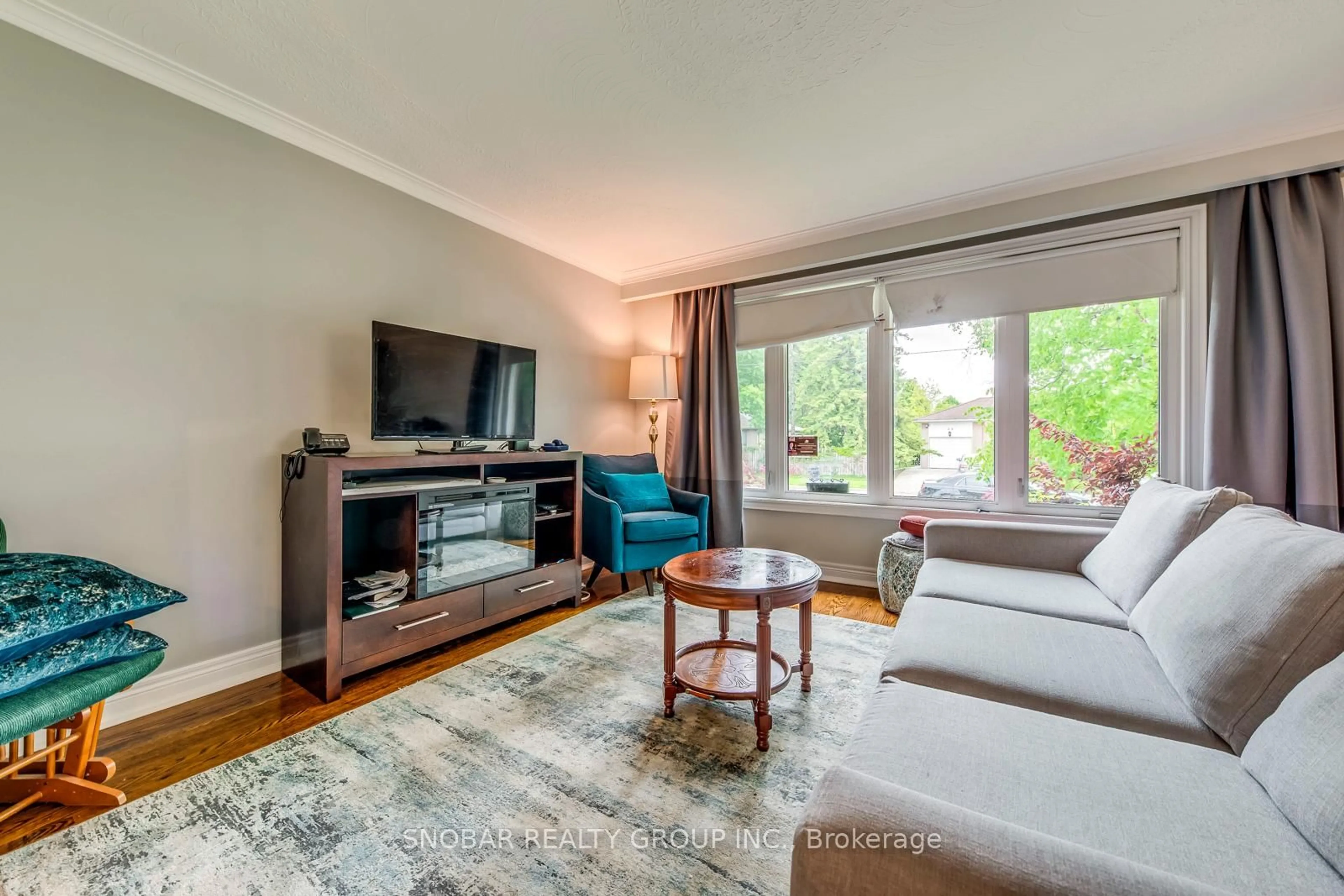 Living room with furniture, unknown for 40 Fletcher Pl, Toronto Ontario M9R 1K6