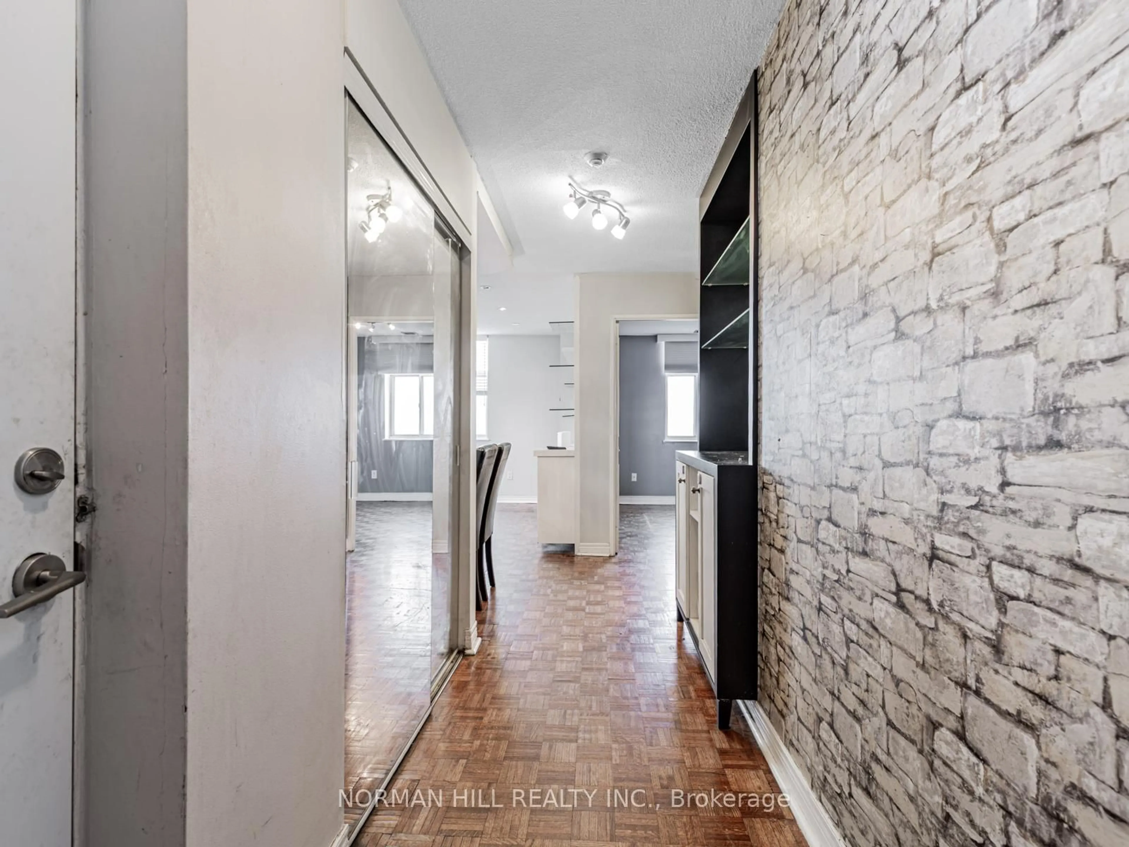 Indoor entryway for 3559 Eglinton Ave #1601, Toronto Ontario M6M 5C6