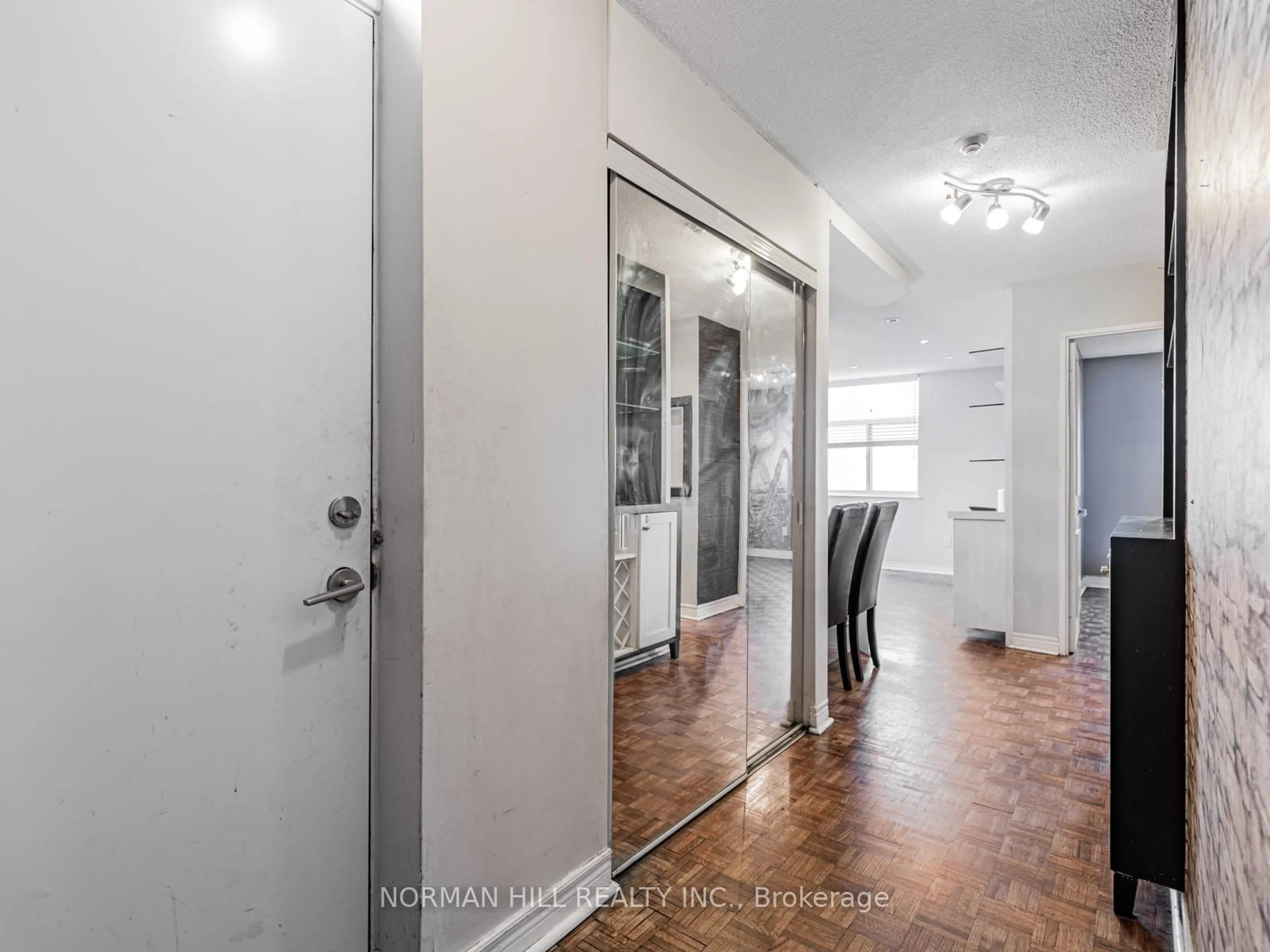 Indoor entryway for 3559 Eglinton Ave #1601, Toronto Ontario M6M 5C6