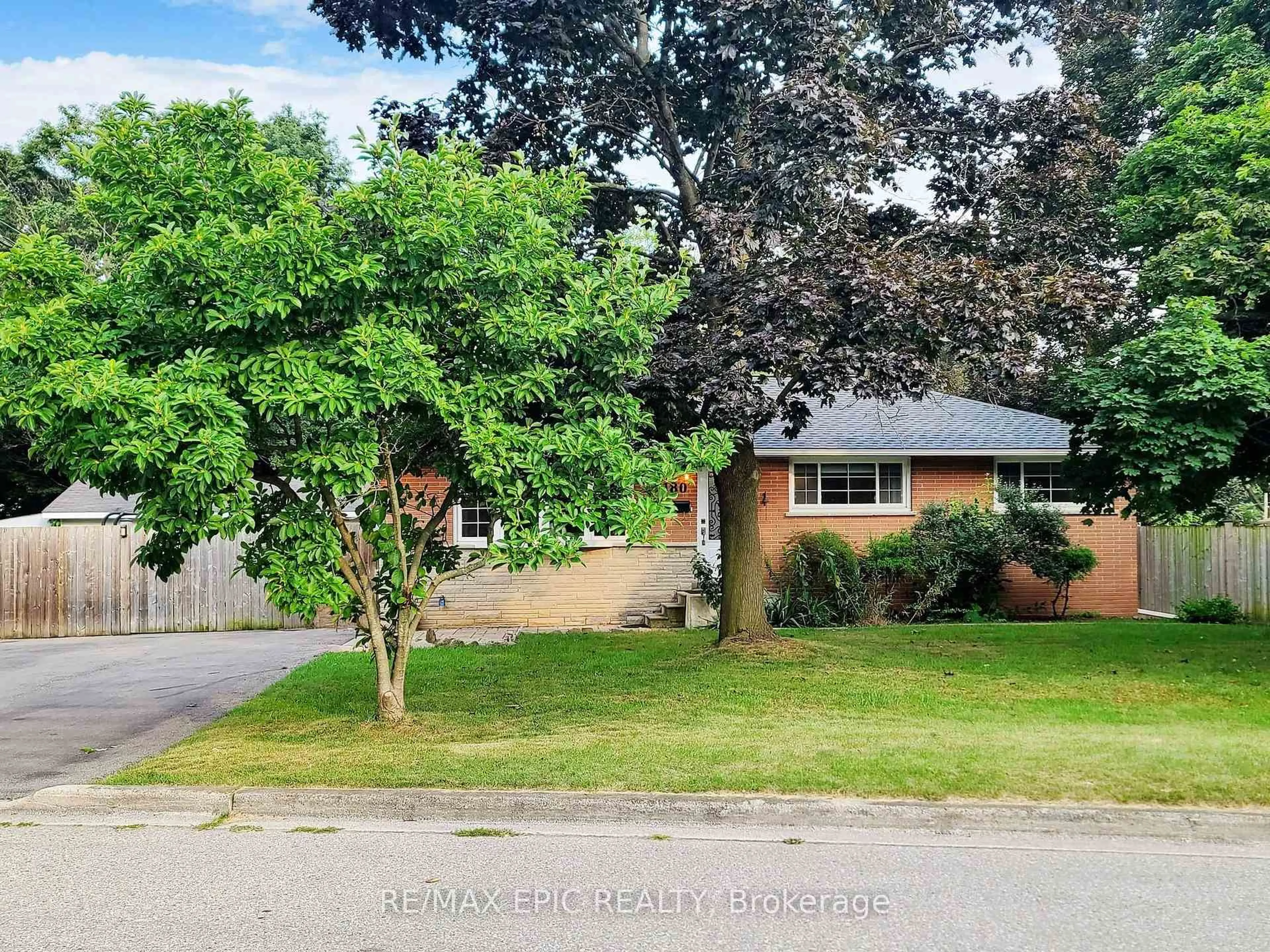 A pic from outside/outdoor area/front of a property/back of a property/a pic from drone, street for 2180 Mount Royal Ave, Burlington Ontario L7P 1R9