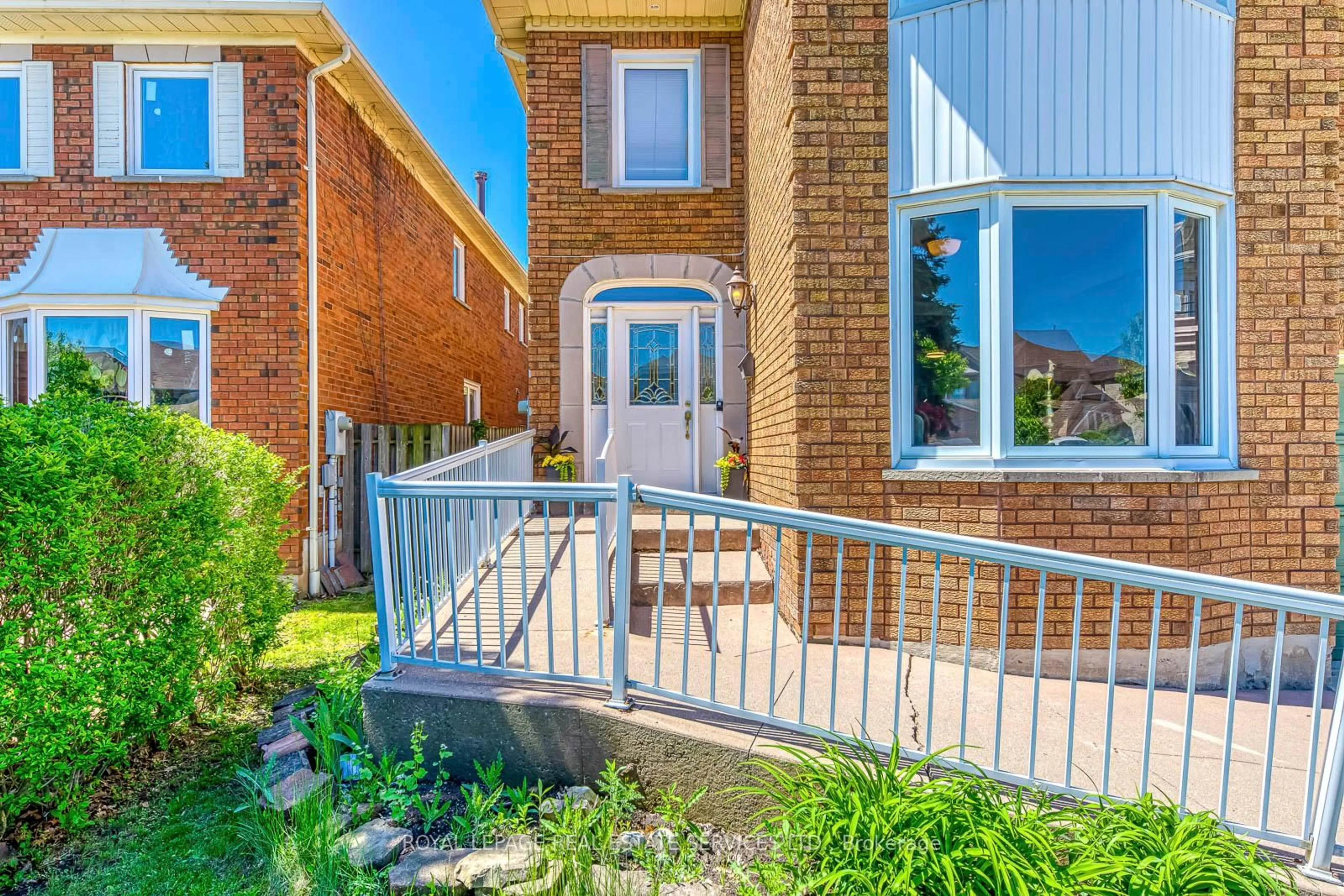 Home with brick exterior material, street for 5464 Elgar Crt, Mississauga Ontario L5M 5C9