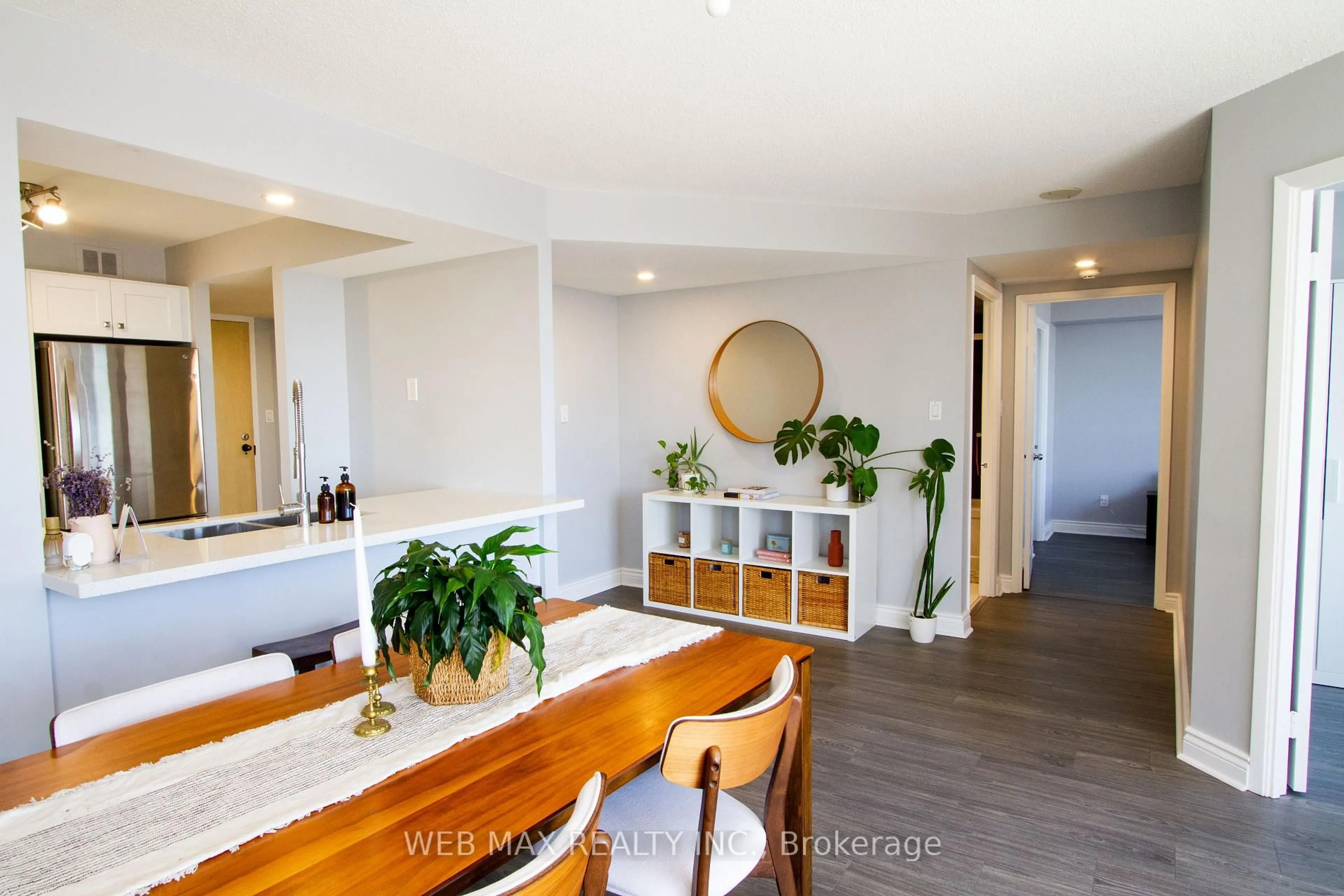 Unknown for 50 Eglinton Ave #905, Mississauga Ontario L5R 3P5
