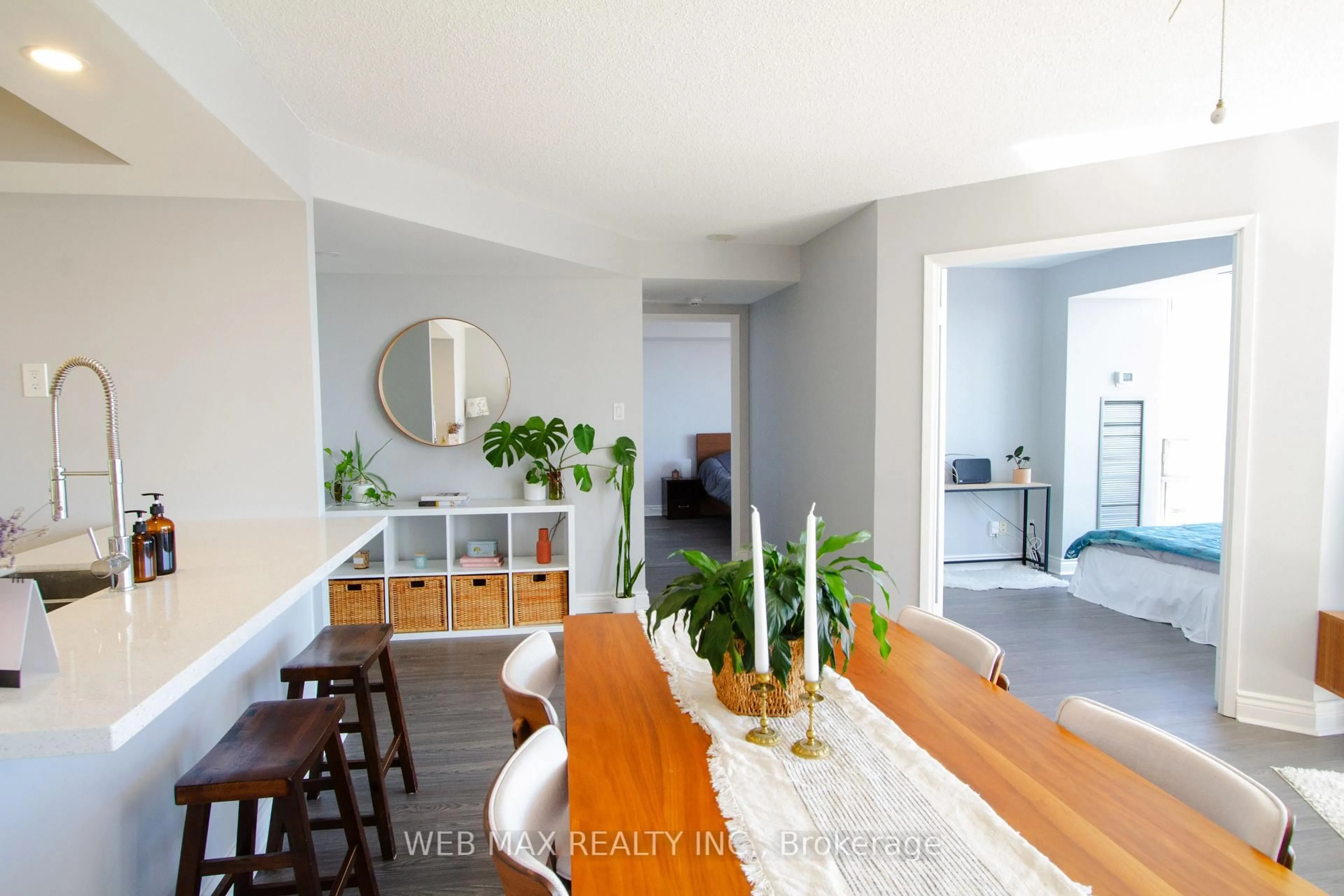 Unknown for 50 Eglinton Ave #905, Mississauga Ontario L5R 3P5