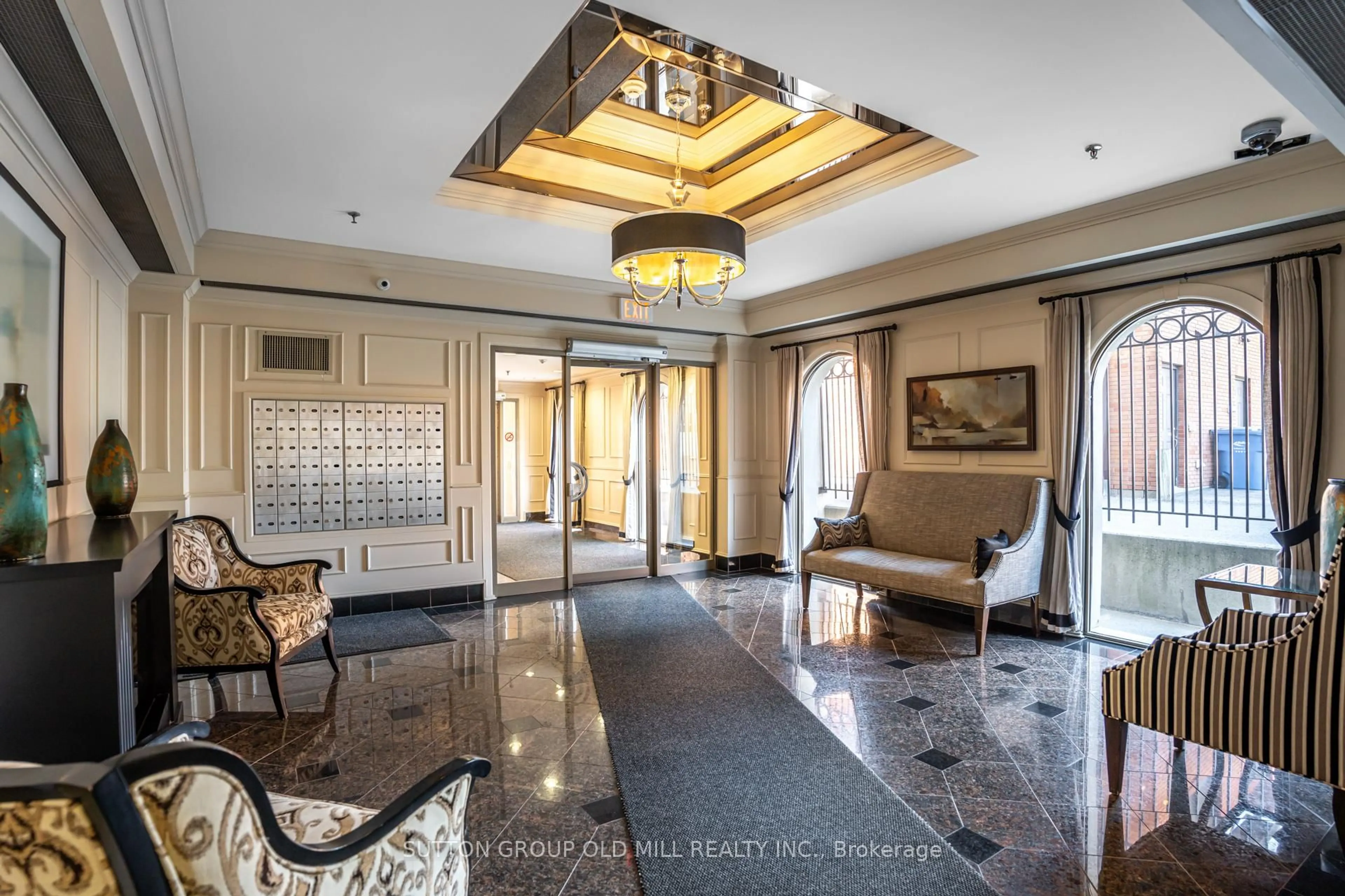 Indoor foyer for 415 Locust St #406, Burlington Ontario L7S 2J2