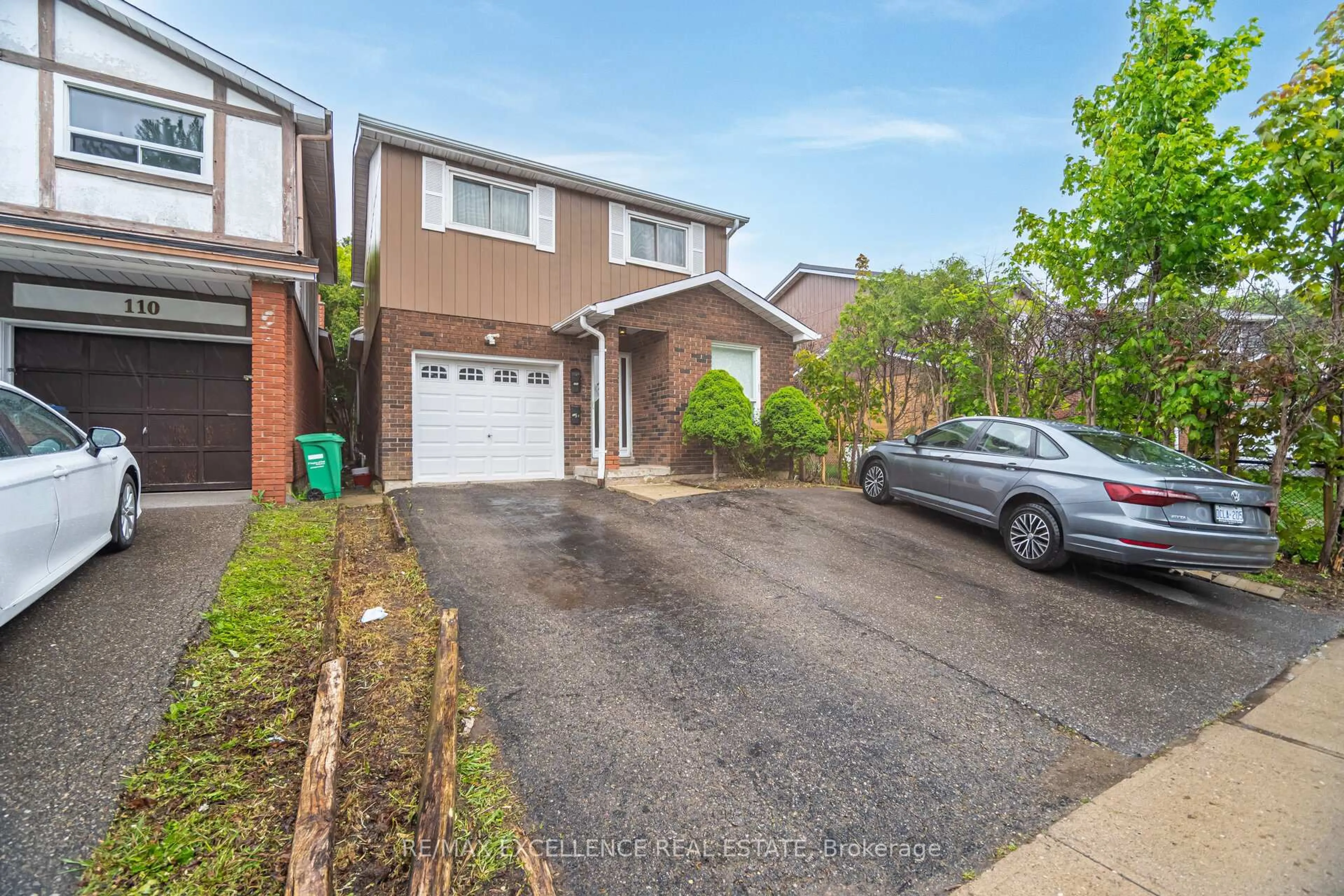 A pic from outside/outdoor area/front of a property/back of a property/a pic from drone, street for 112 Elderwood Pl, Brampton Ontario L6V 3N3