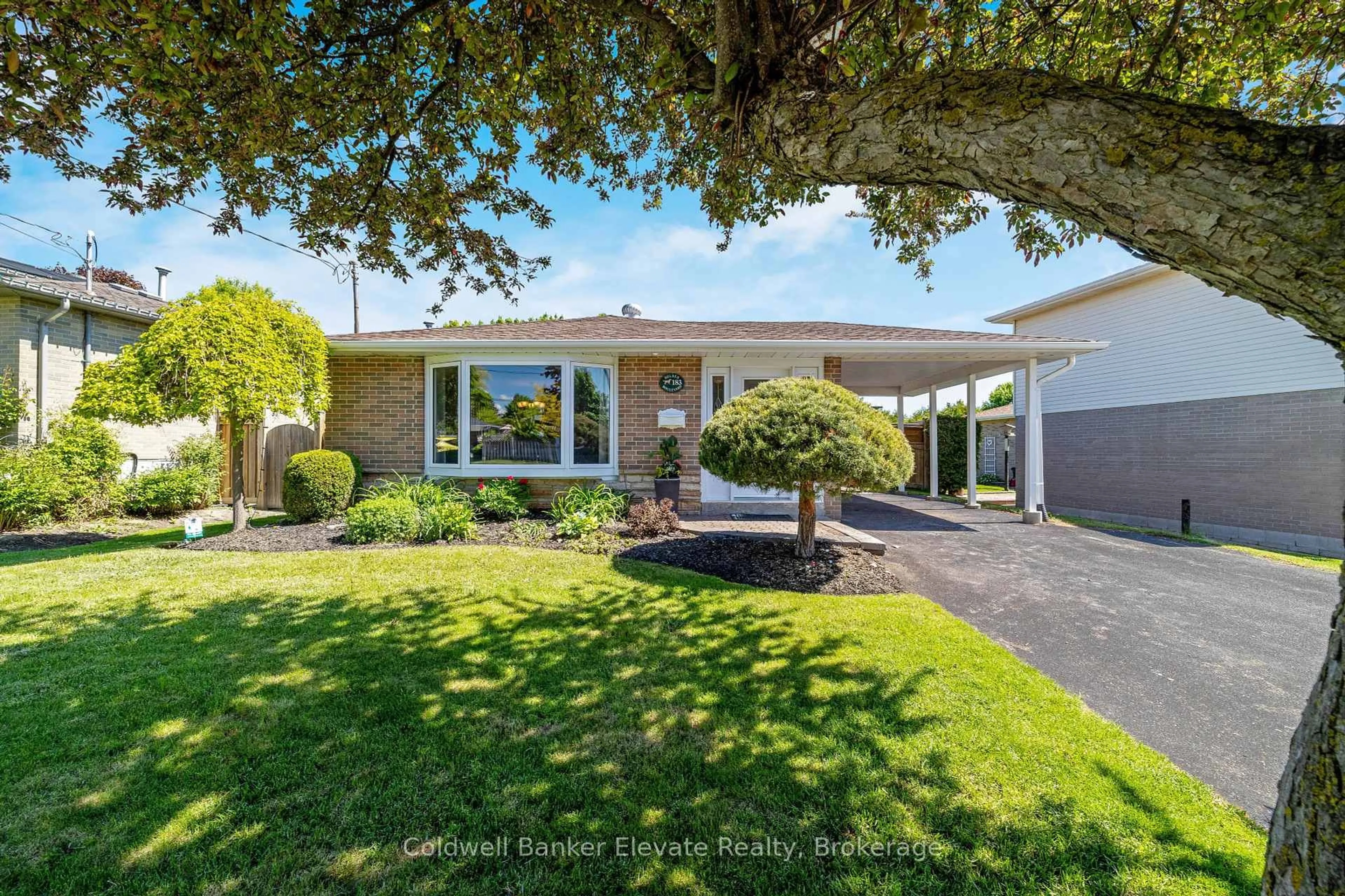 Home with vinyl exterior material, street for 183 Delrex Blvd, Halton Hills Ontario L7G 4E4