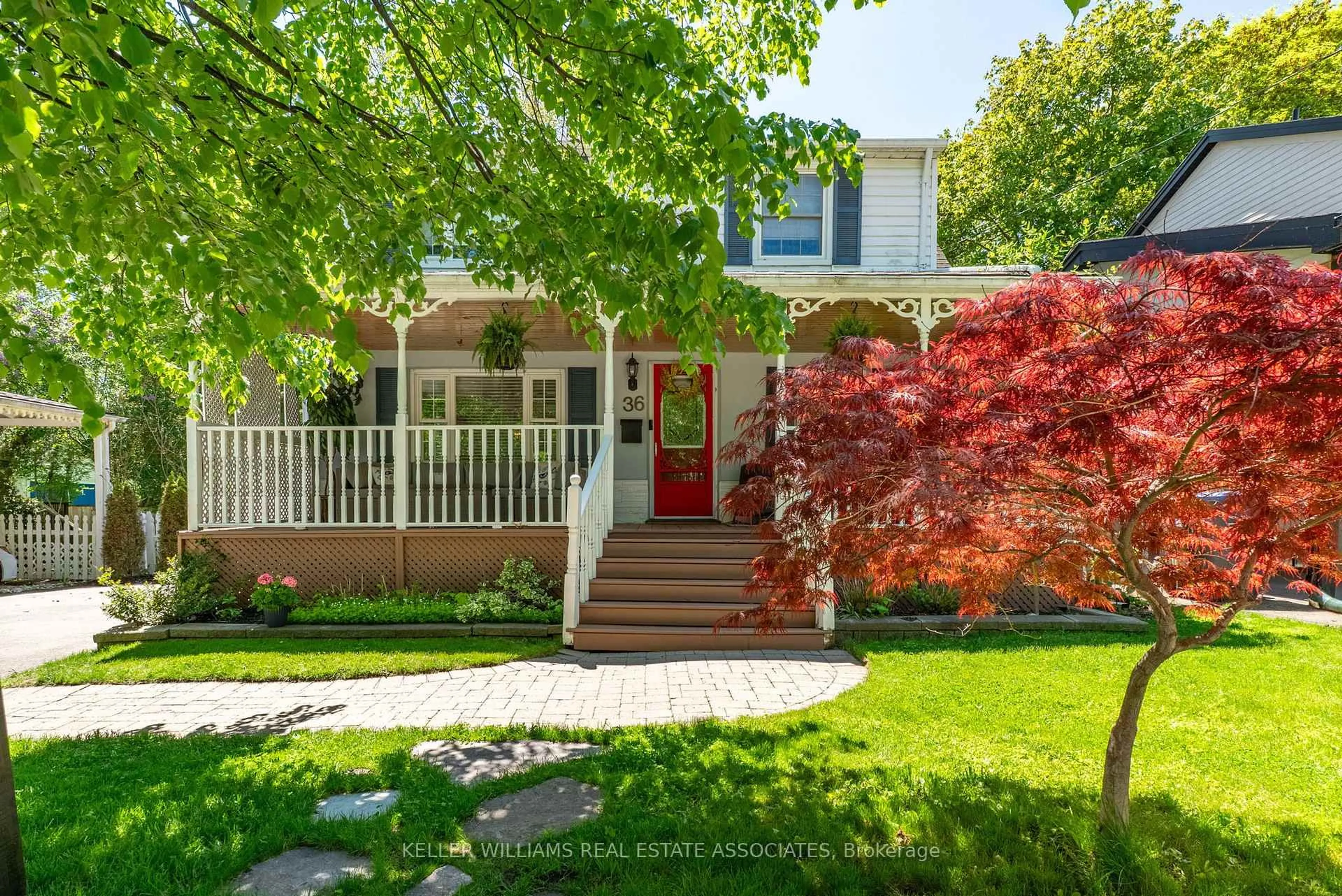 Home with vinyl exterior material, street for 36 John St, Mississauga Ontario L5H 2E6