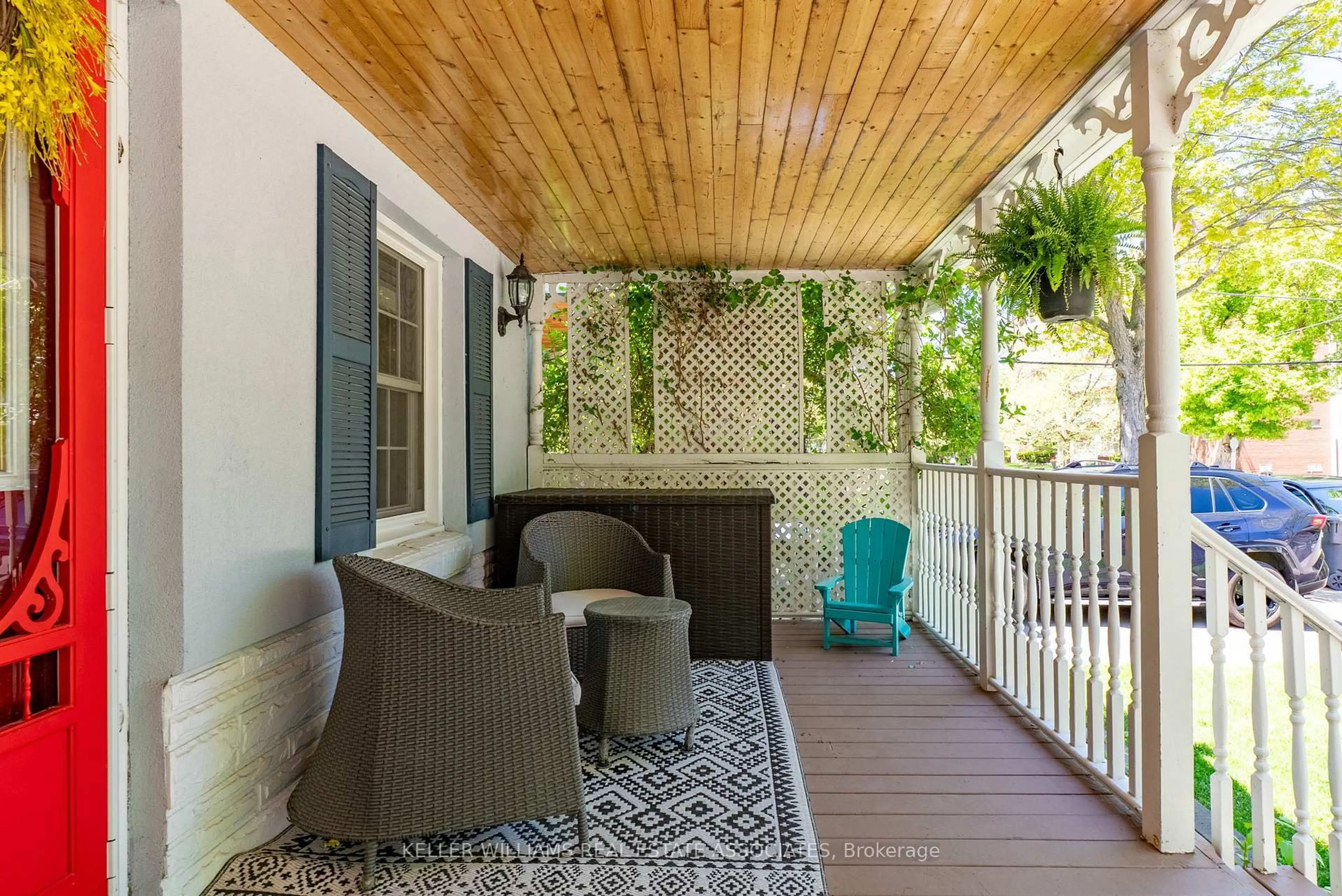 Patio, street for 36 John St, Mississauga Ontario L5H 2E6