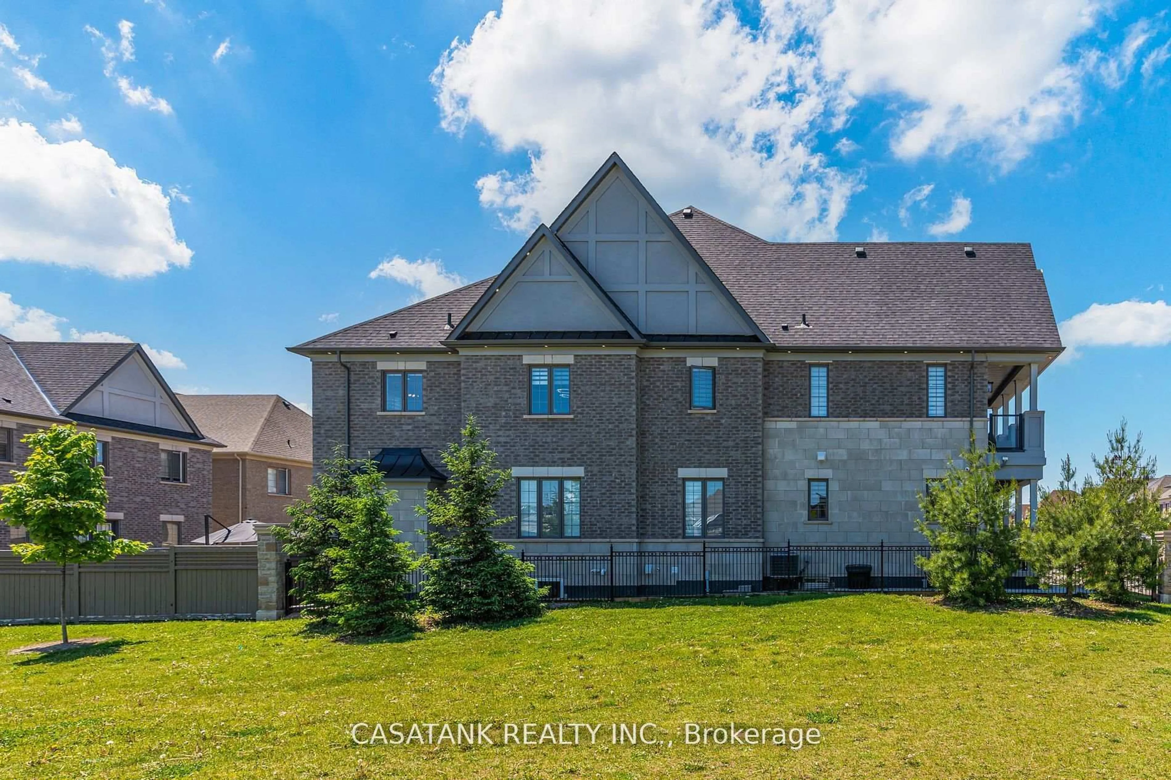 A pic from outside/outdoor area/front of a property/back of a property/a pic from drone, unknown for 11 Dairymaid Rd, Brampton Ontario L6X 5P6
