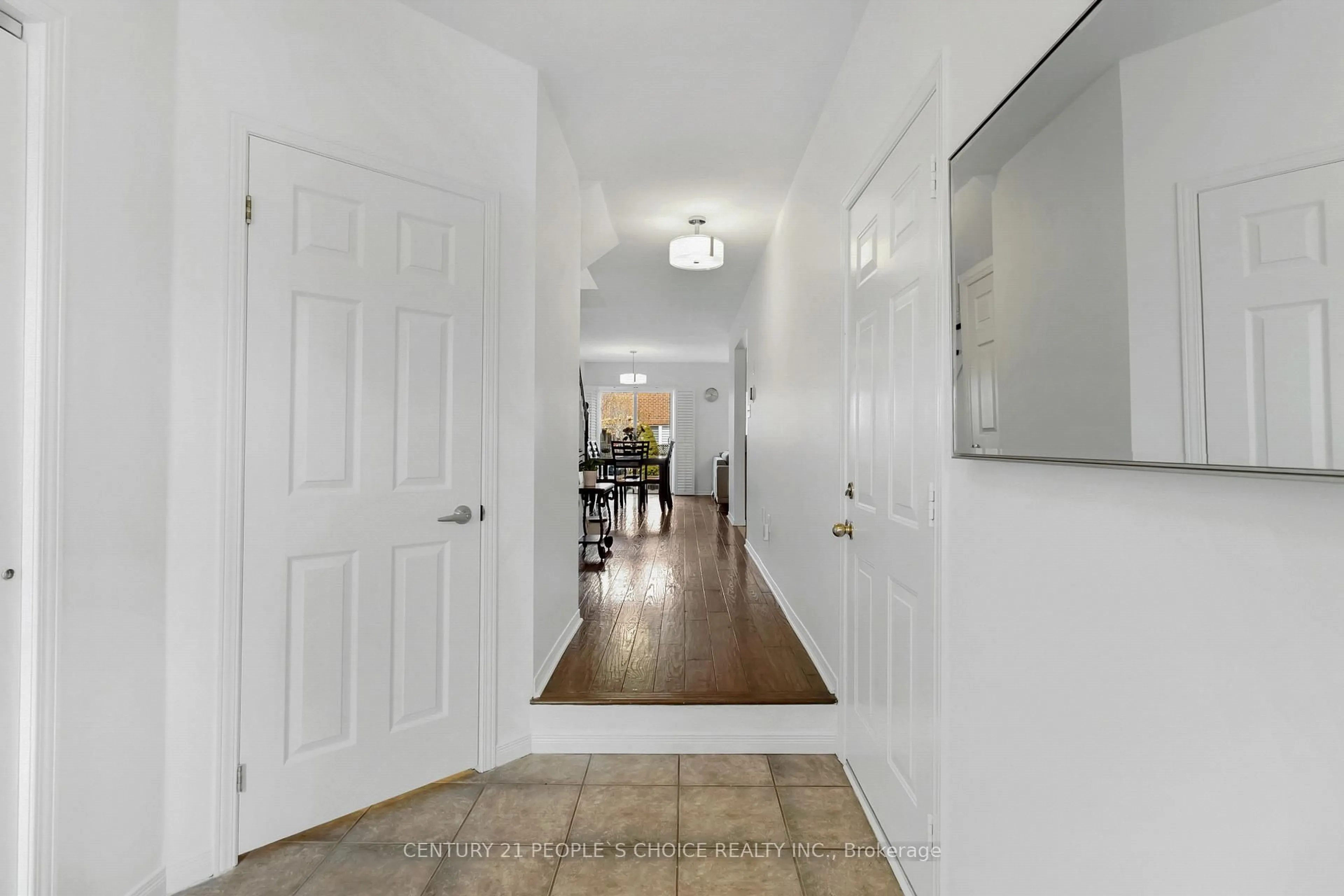 Indoor entryway for 2145 Redstone Cres, Oakville Ontario L6M 5B2