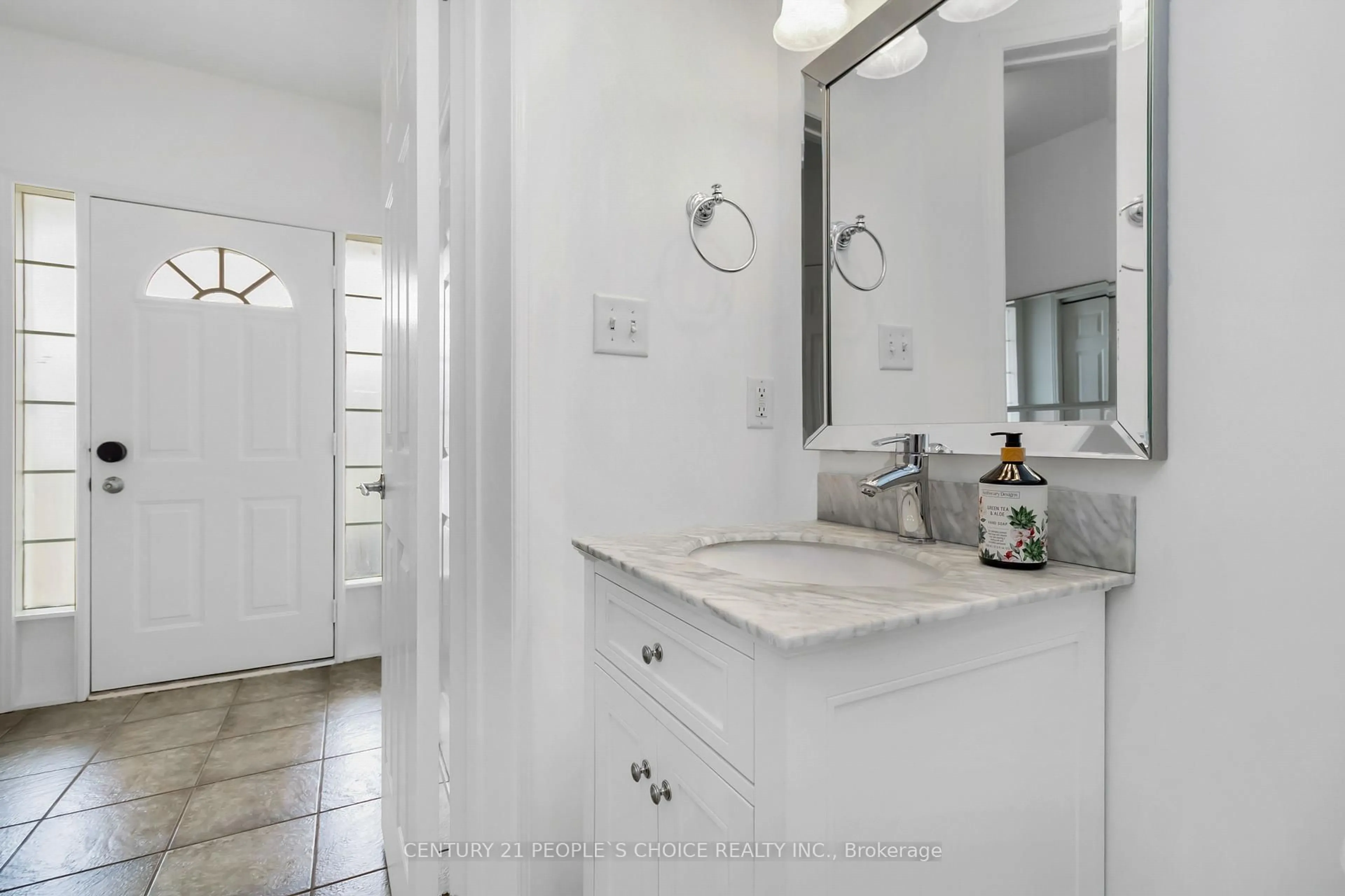 Standard bathroom, ceramic/tile floor for 2145 Redstone Cres, Oakville Ontario L6M 5B2