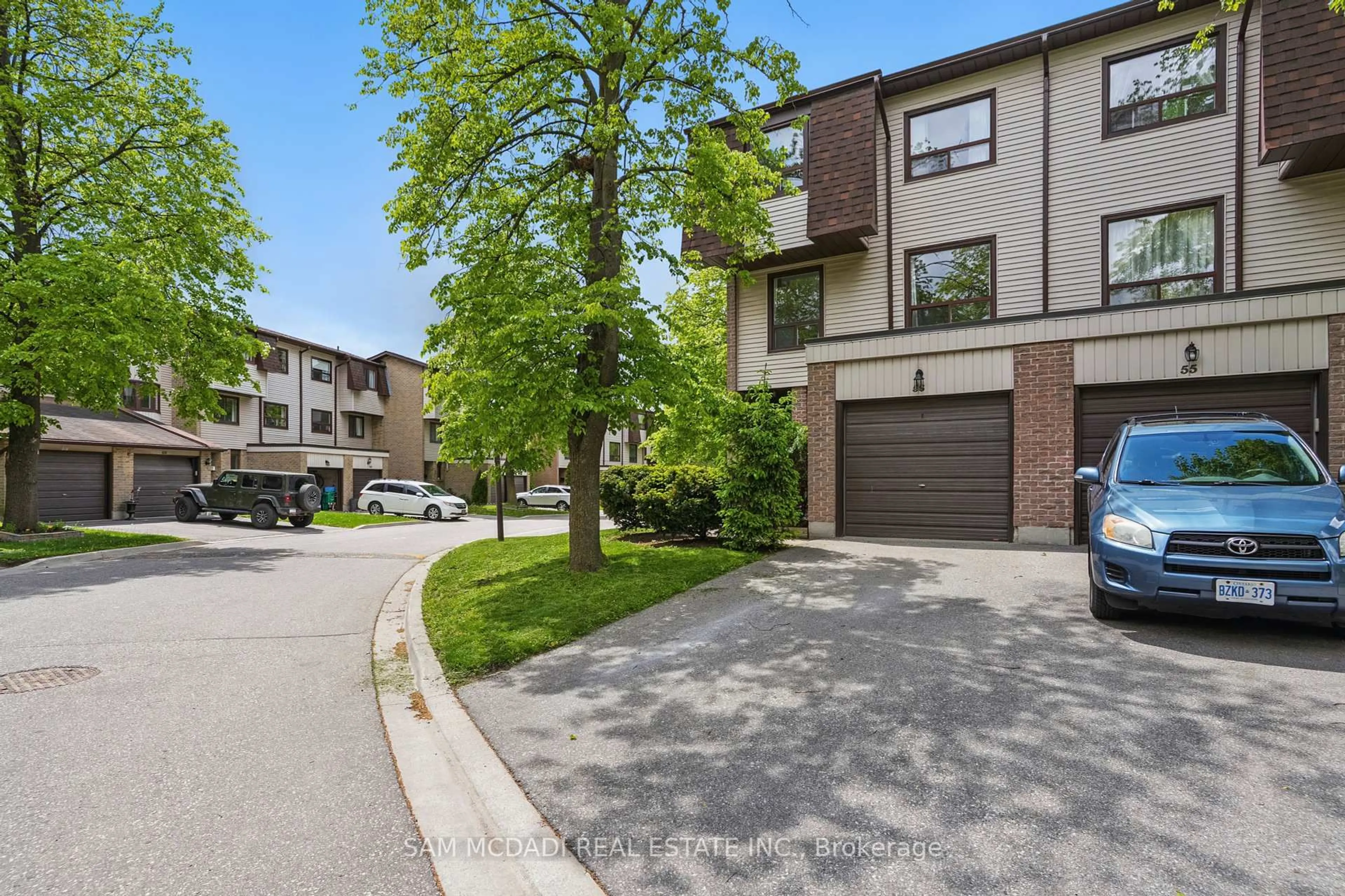 A pic from outside/outdoor area/front of a property/back of a property/a pic from drone, street for 6040 Montevideo Rd #56, Mississauga Ontario L5N 2T4