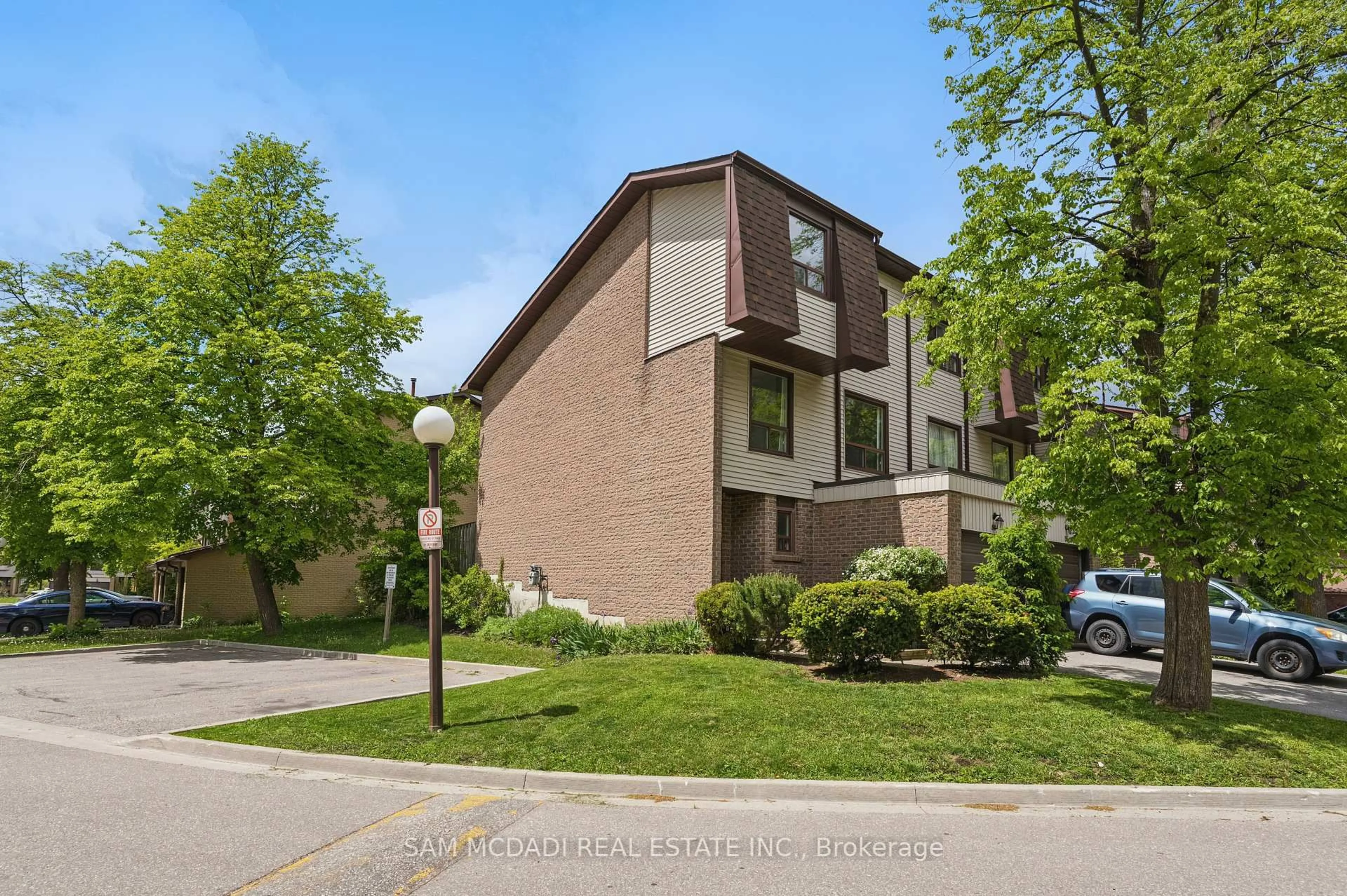 Home with brick exterior material, street for 6040 Montevideo Rd #56, Mississauga Ontario L5N 2T4