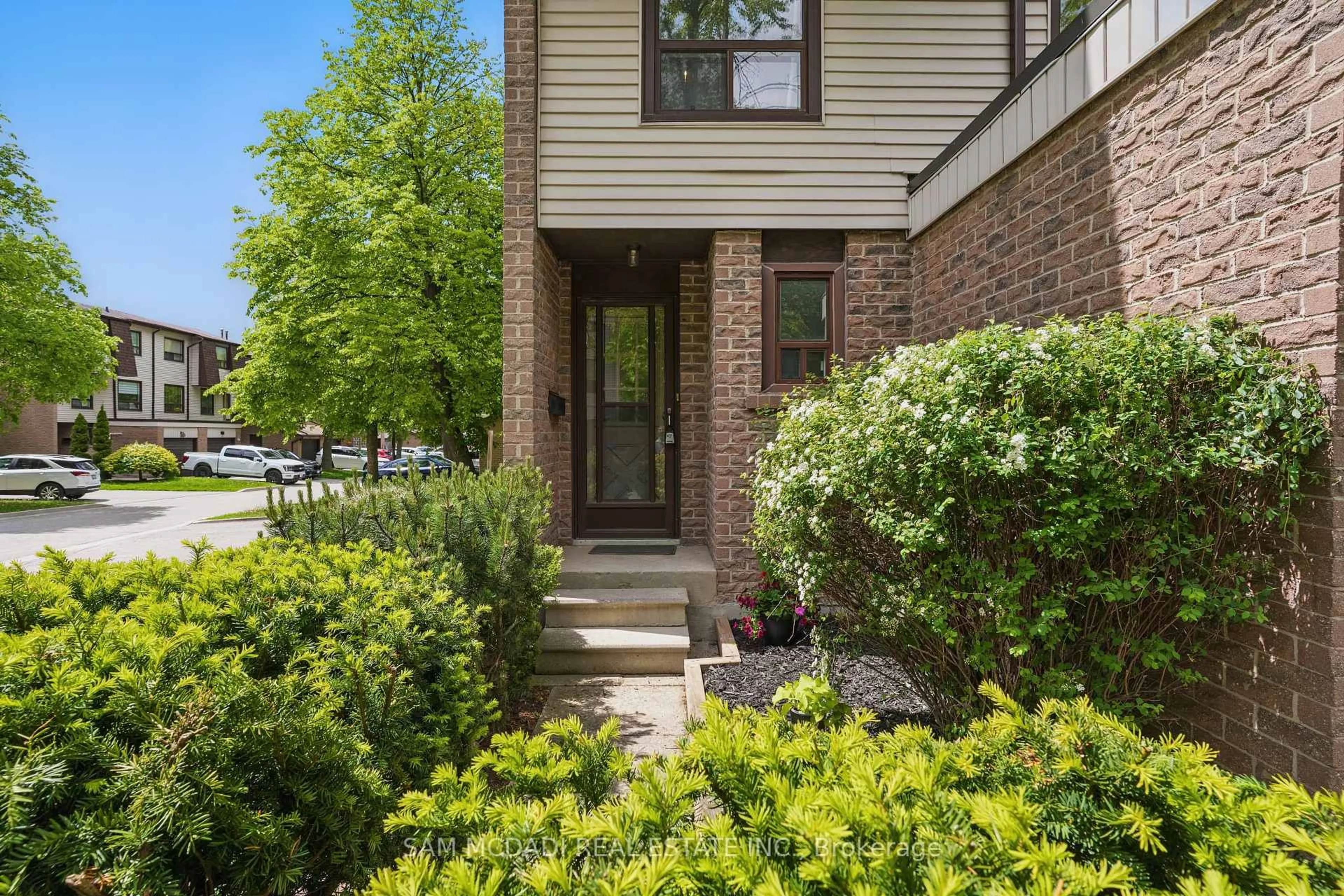Home with brick exterior material, street for 6040 Montevideo Rd #56, Mississauga Ontario L5N 2T4
