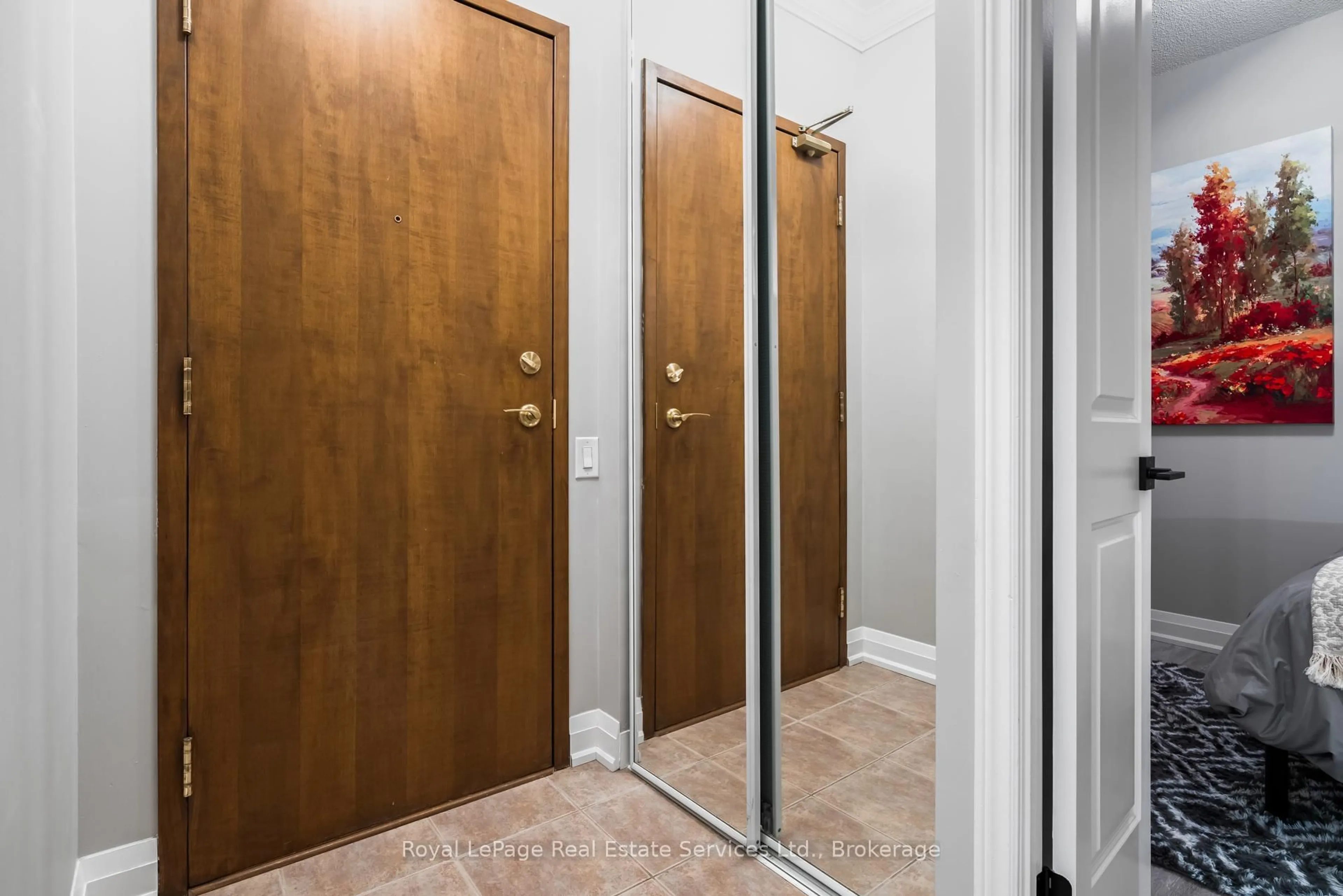Indoor entryway for 60 Old Mill Rd #105, Oakville Ontario L6J 7V9