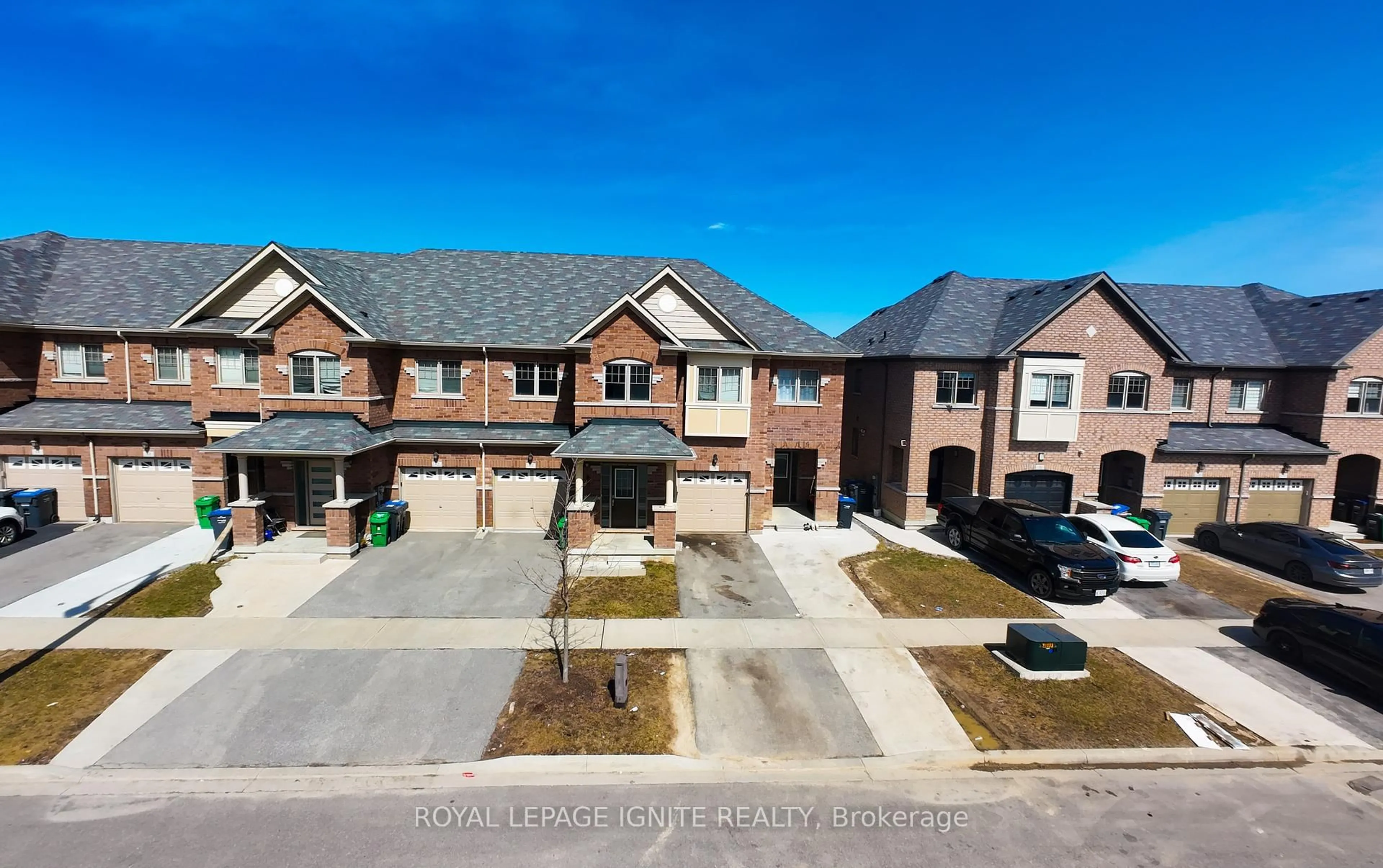 A pic from outside/outdoor area/front of a property/back of a property/a pic from drone, street for 80 Davenfield Circ, Brampton Ontario L6P 4M2