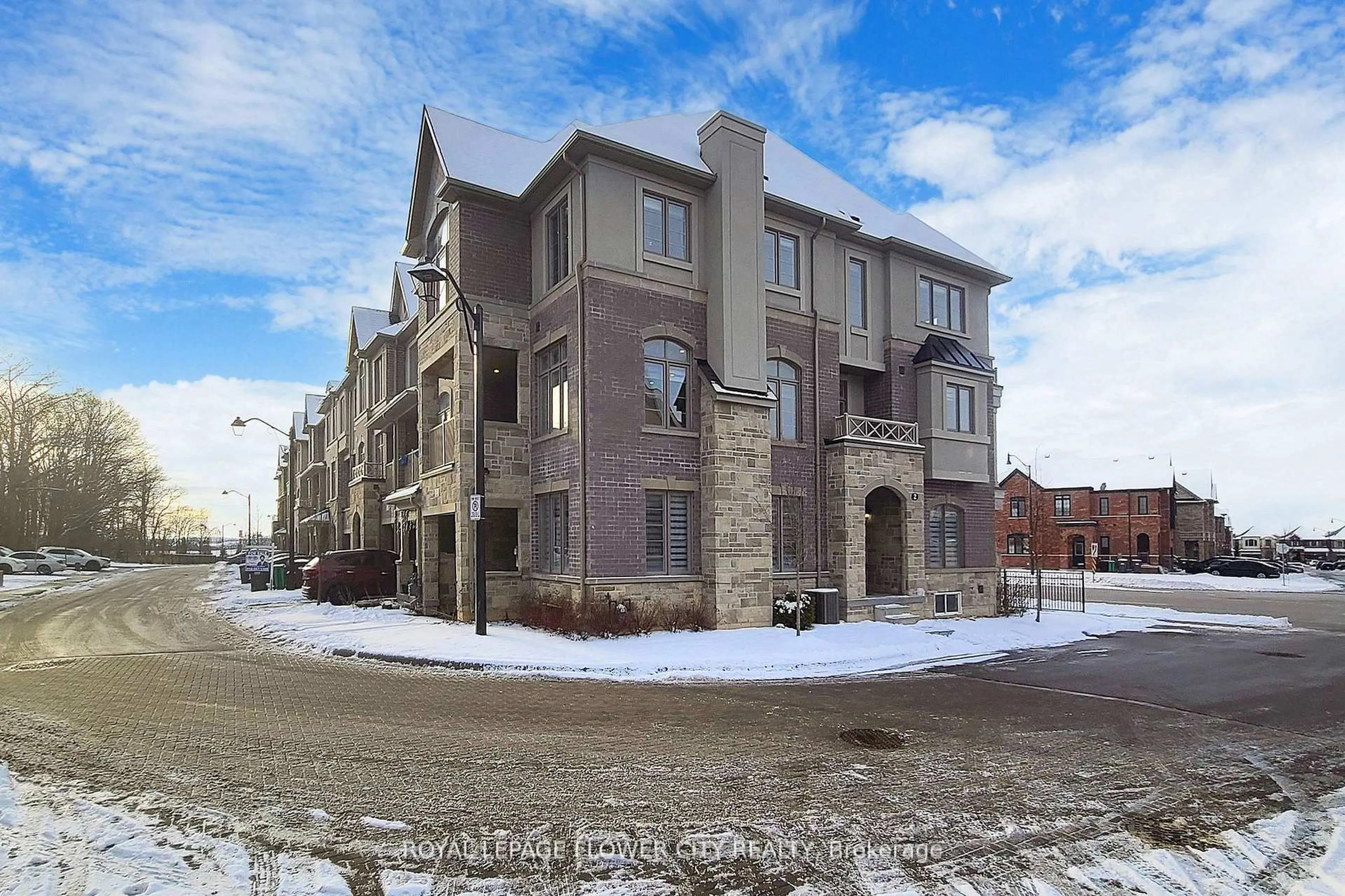 A pic from outside/outdoor area/front of a property/back of a property/a pic from drone, street for 2 Summerbeam Way, Brampton Ontario L6Y 6H3