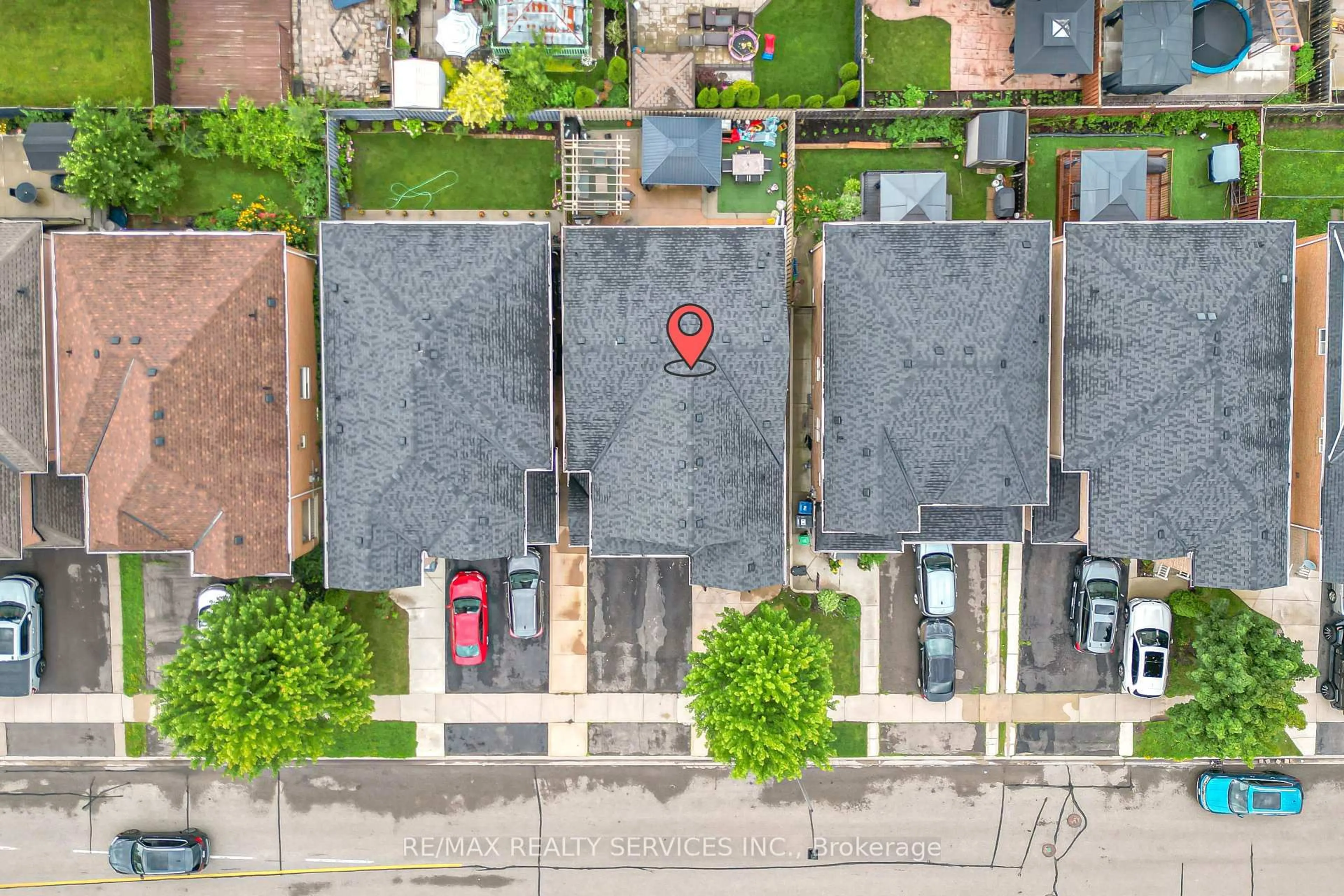 A pic from outside/outdoor area/front of a property/back of a property/a pic from drone, street for 119 Crown Victoria Dr, Brampton Ontario L7A 3X9