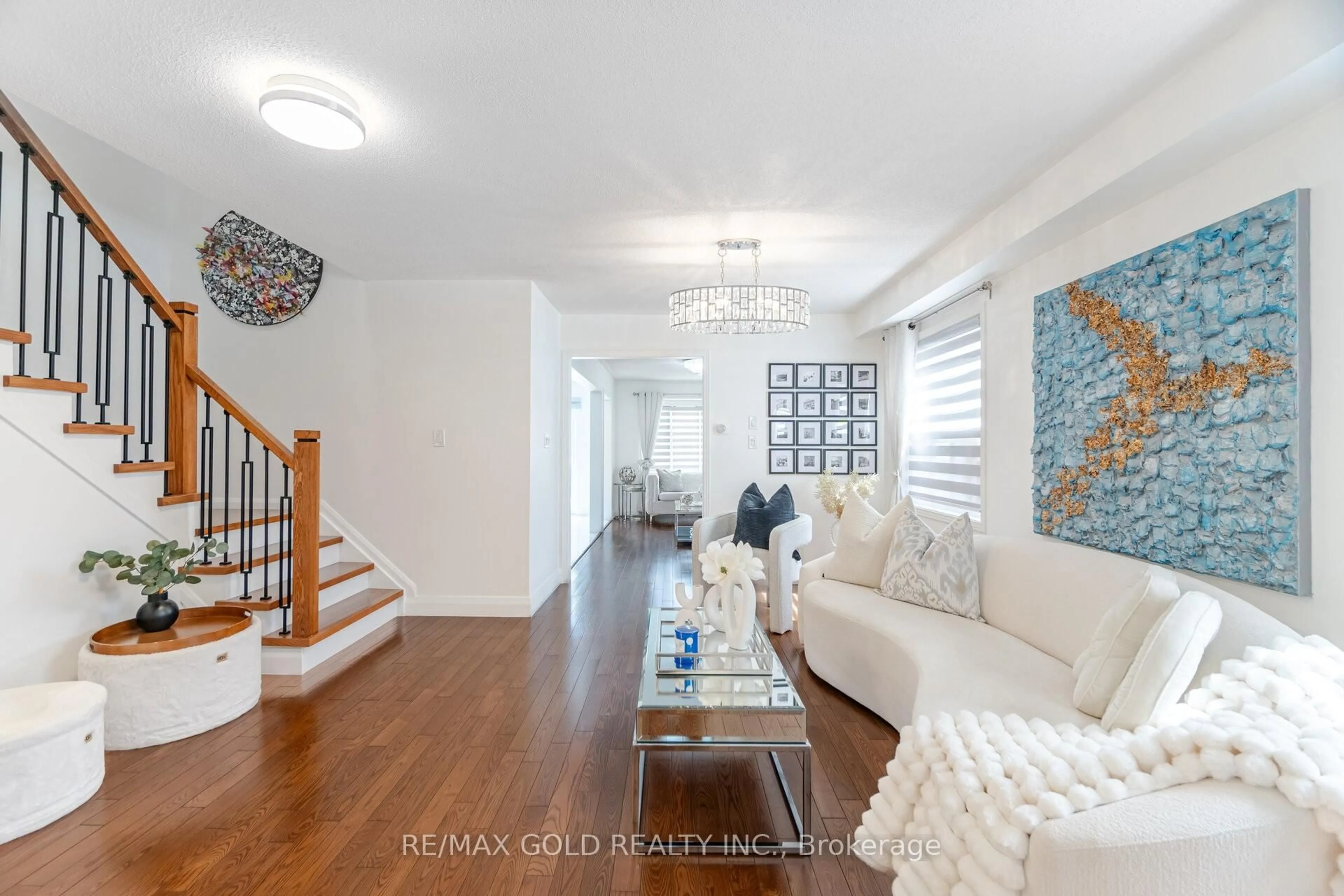 Indoor entryway for 29 Skylar Circ, Brampton Ontario L6P 0Z4