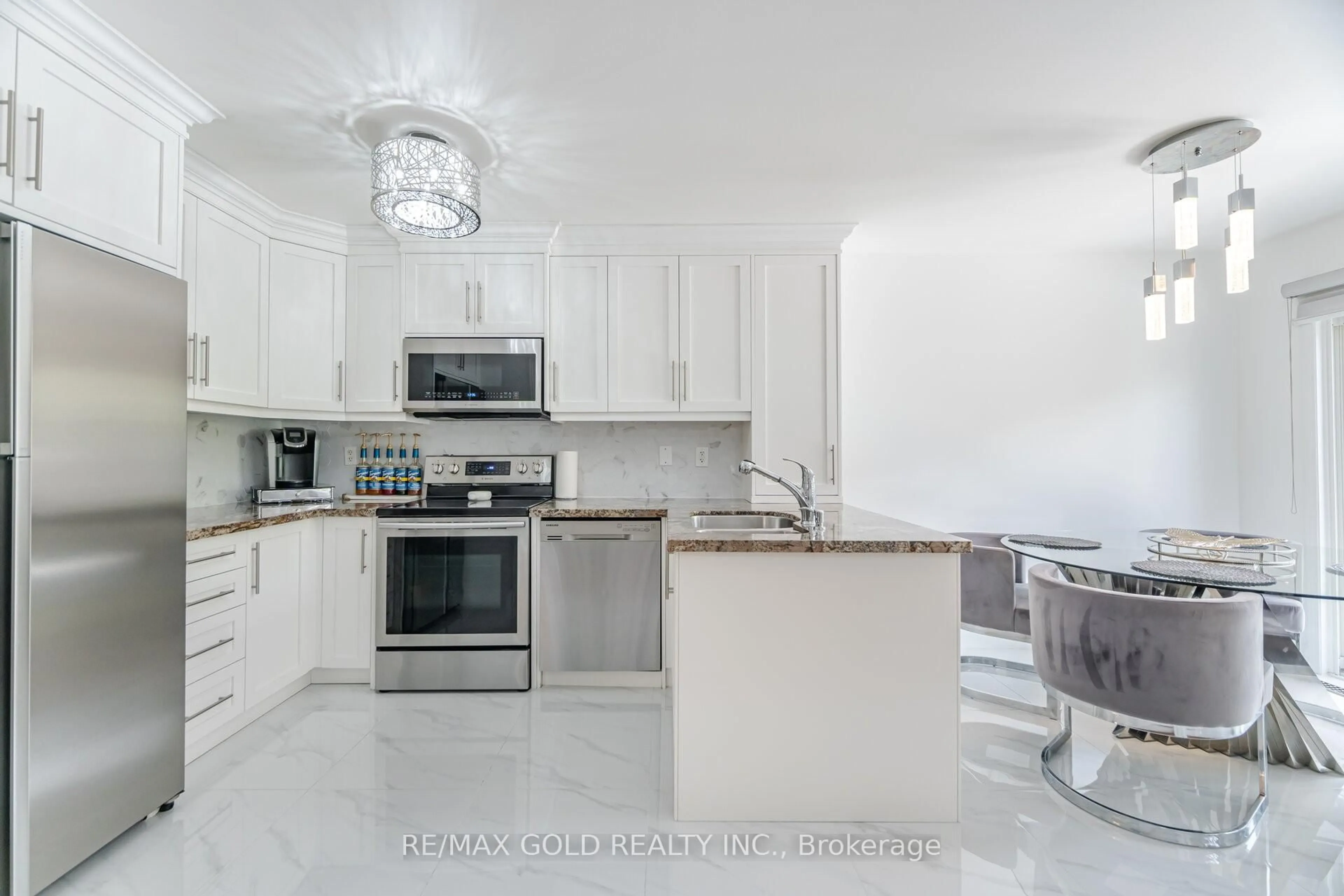 Standard kitchen, ceramic/tile floor for 29 Skylar Circ, Brampton Ontario L6P 0Z4