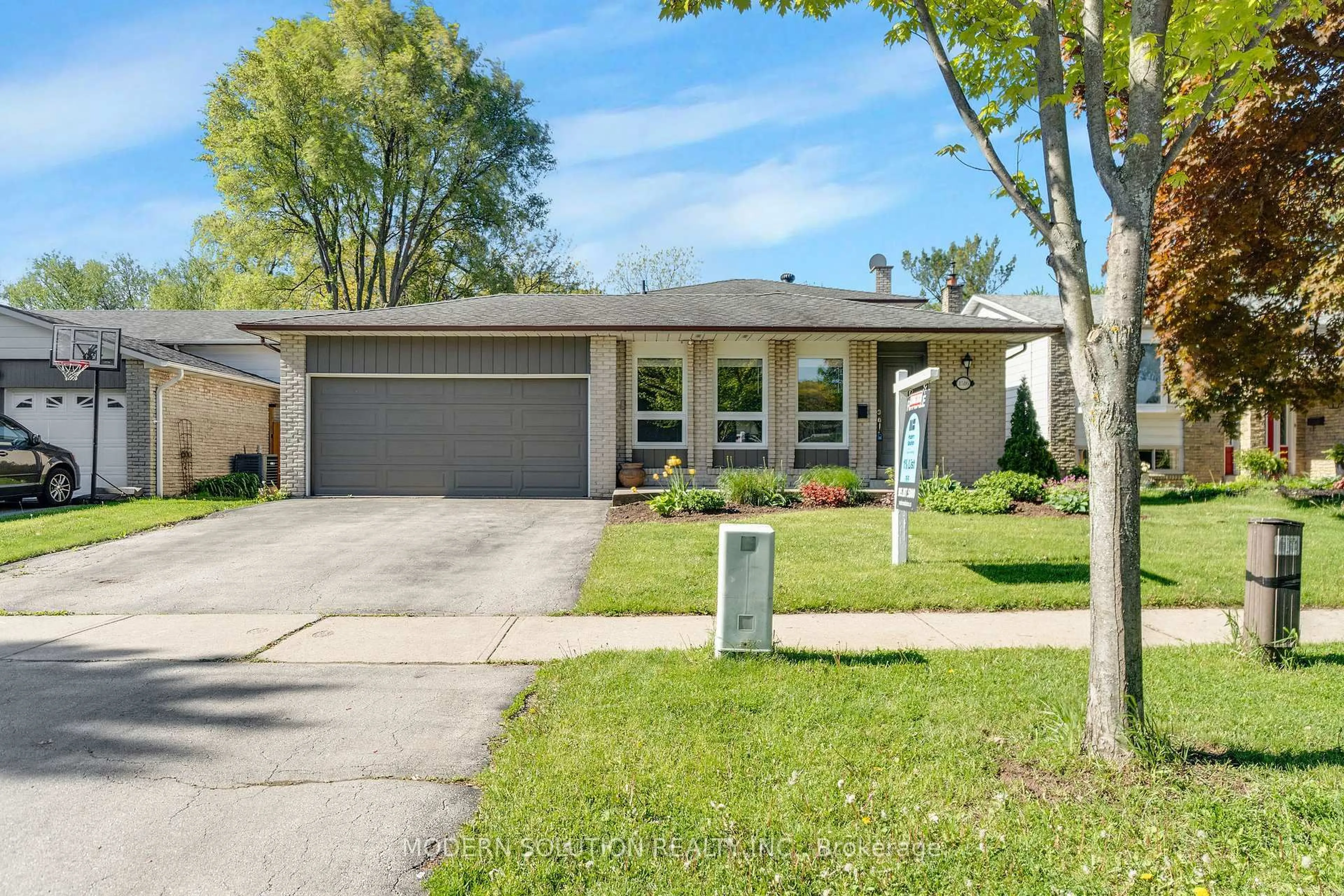 Home with vinyl exterior material, street for 1516 Elm Rd, Oakville Ontario L6H 1V2